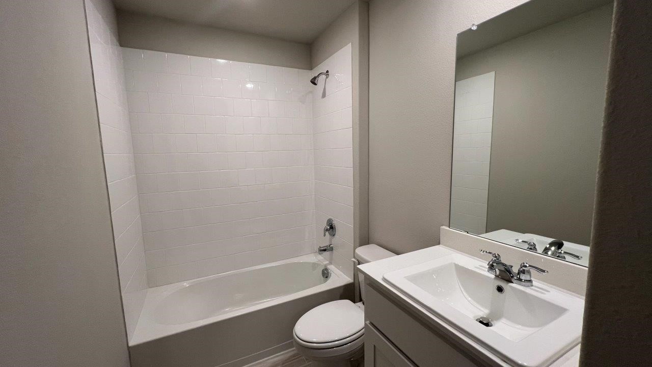 8436 HOLLYMEAD Lane