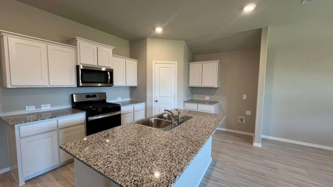 8436 HOLLYMEAD Lane