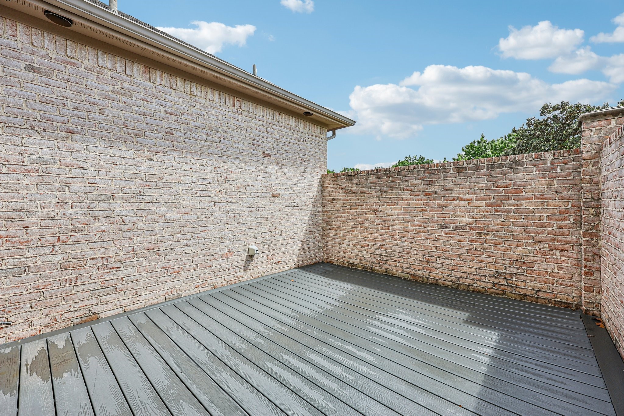 711 Ridgeview Drive