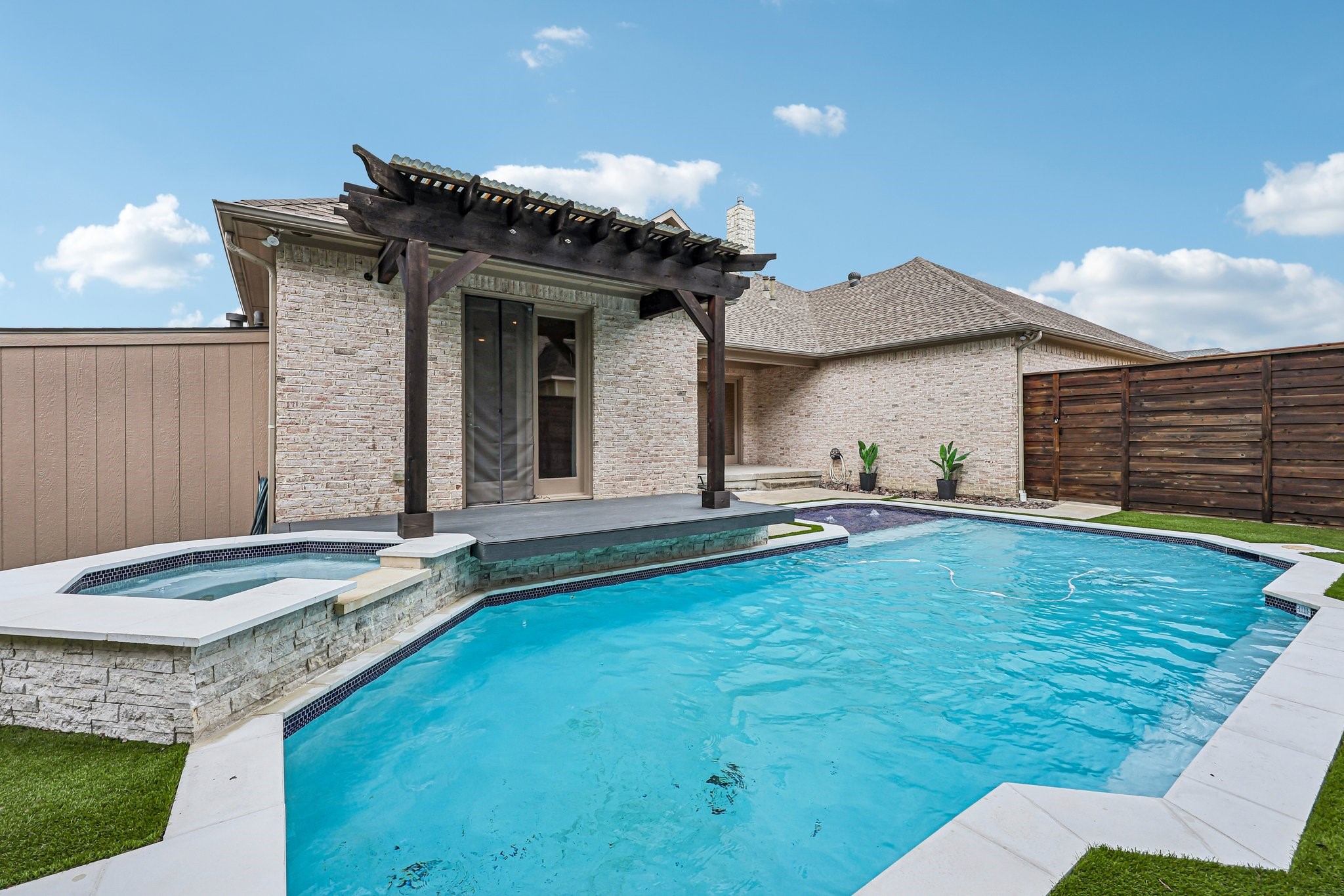 711 Ridgeview Drive