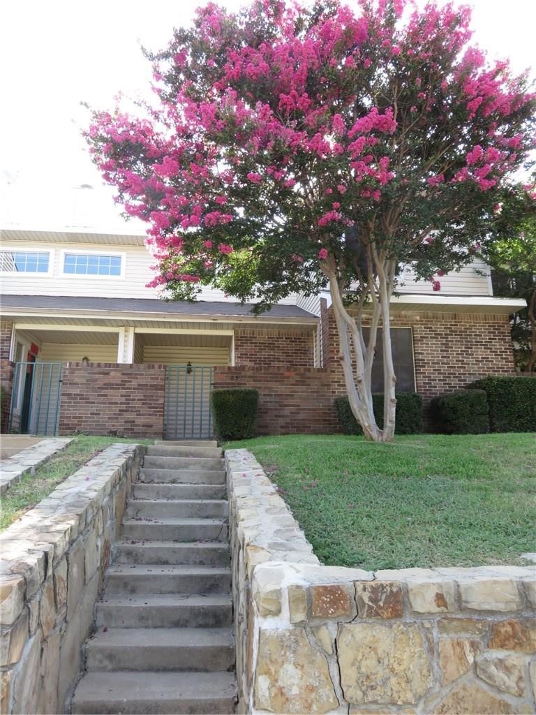 831 Creekside Drive
