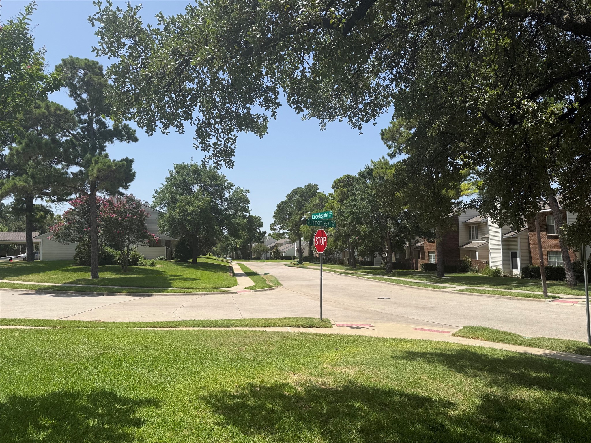 831 Creekside Drive