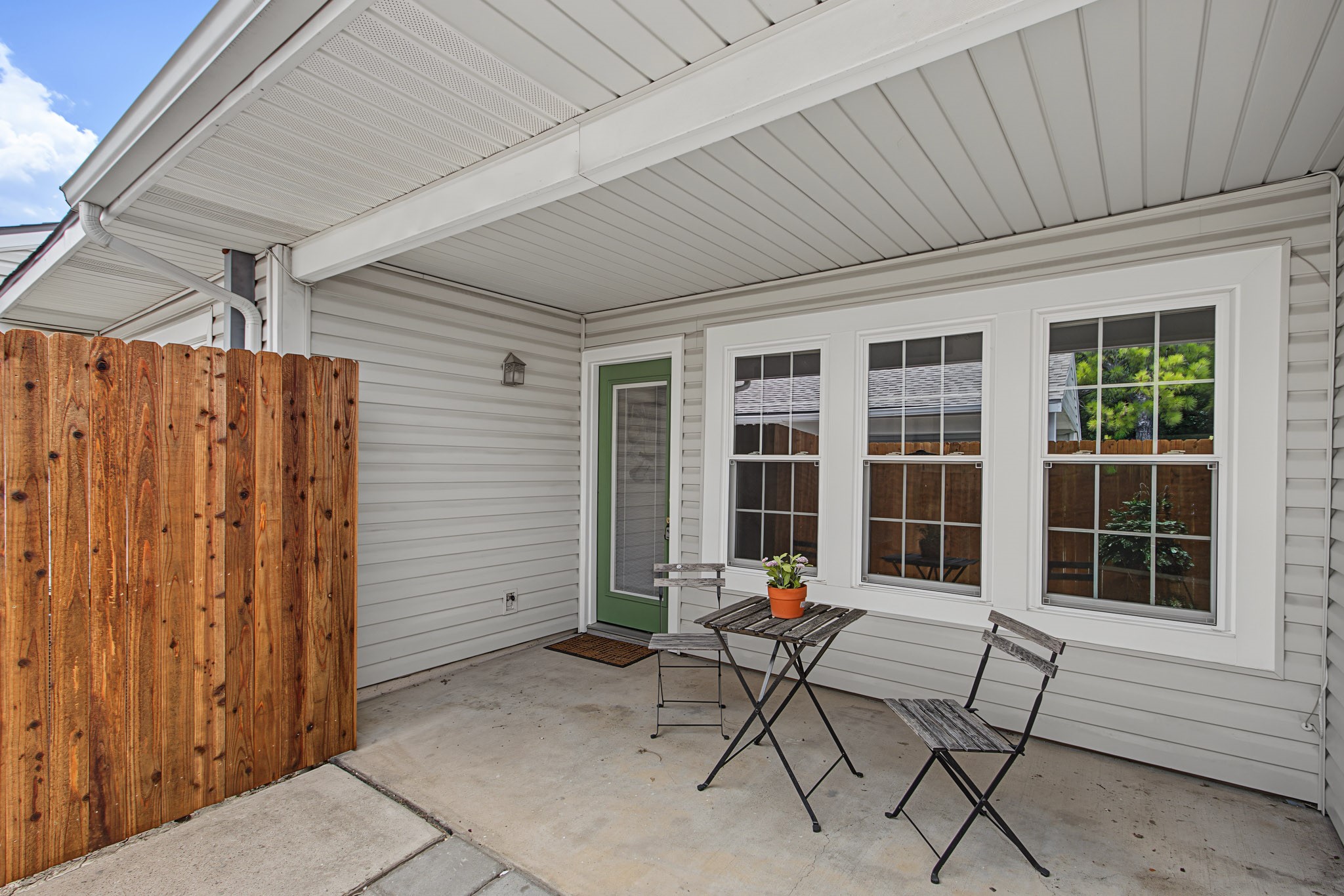831 Creekside Drive