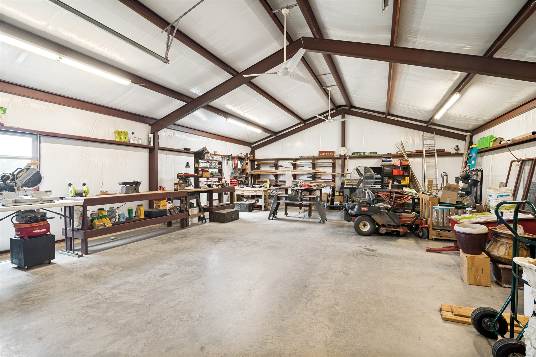 2635 Laurel Oaks