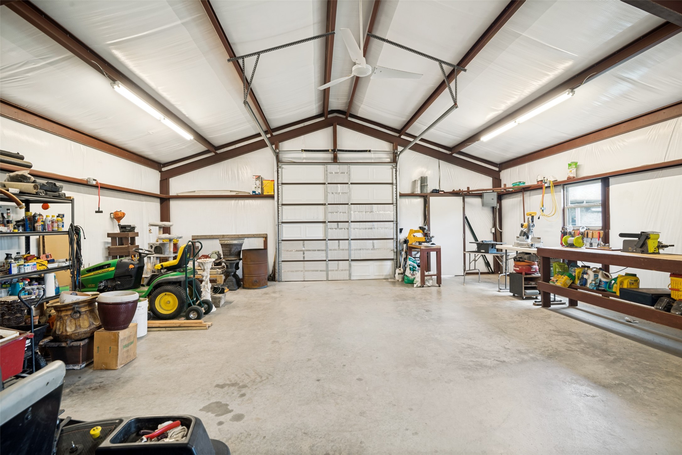 2635 Laurel Oaks