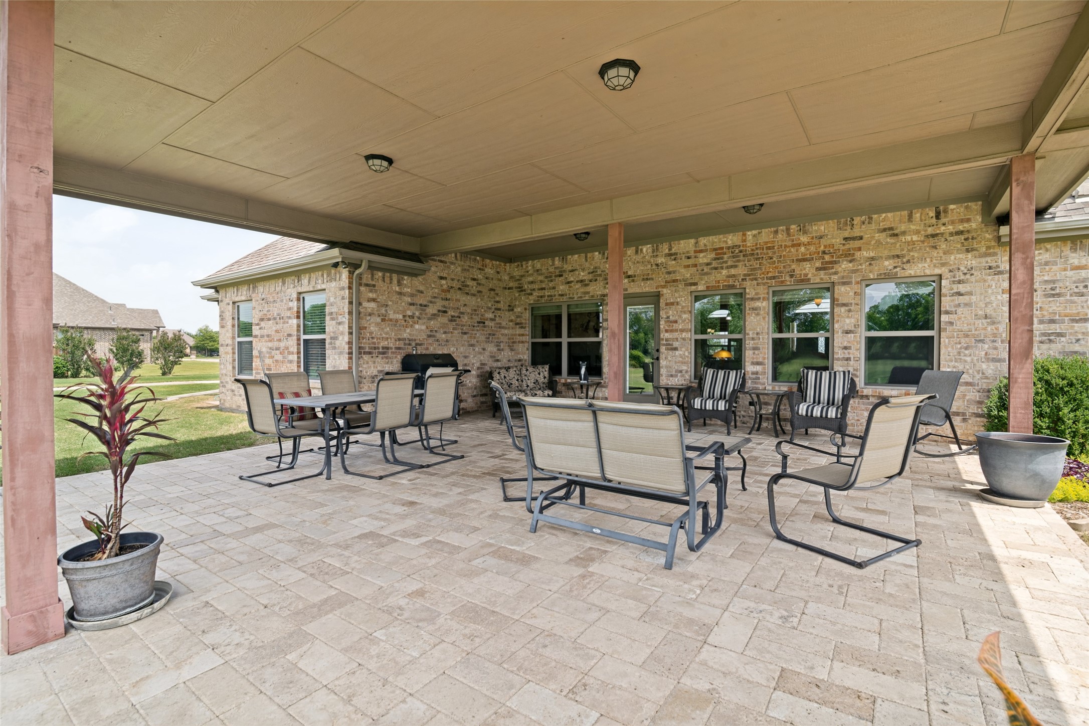 2635 Laurel Oaks