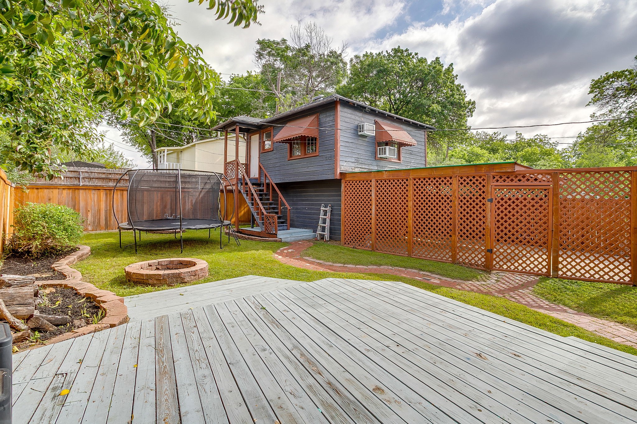 4328 Lovell Avenue