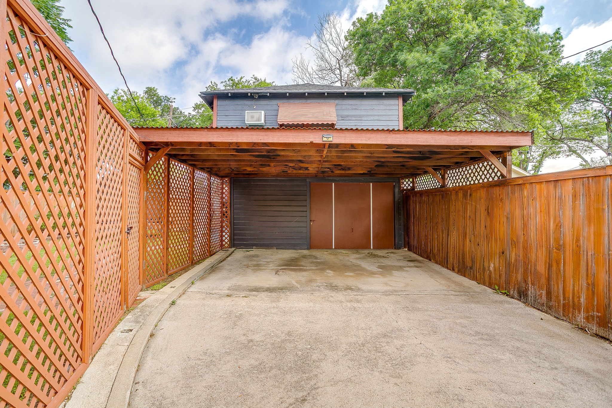 4328 Lovell Avenue