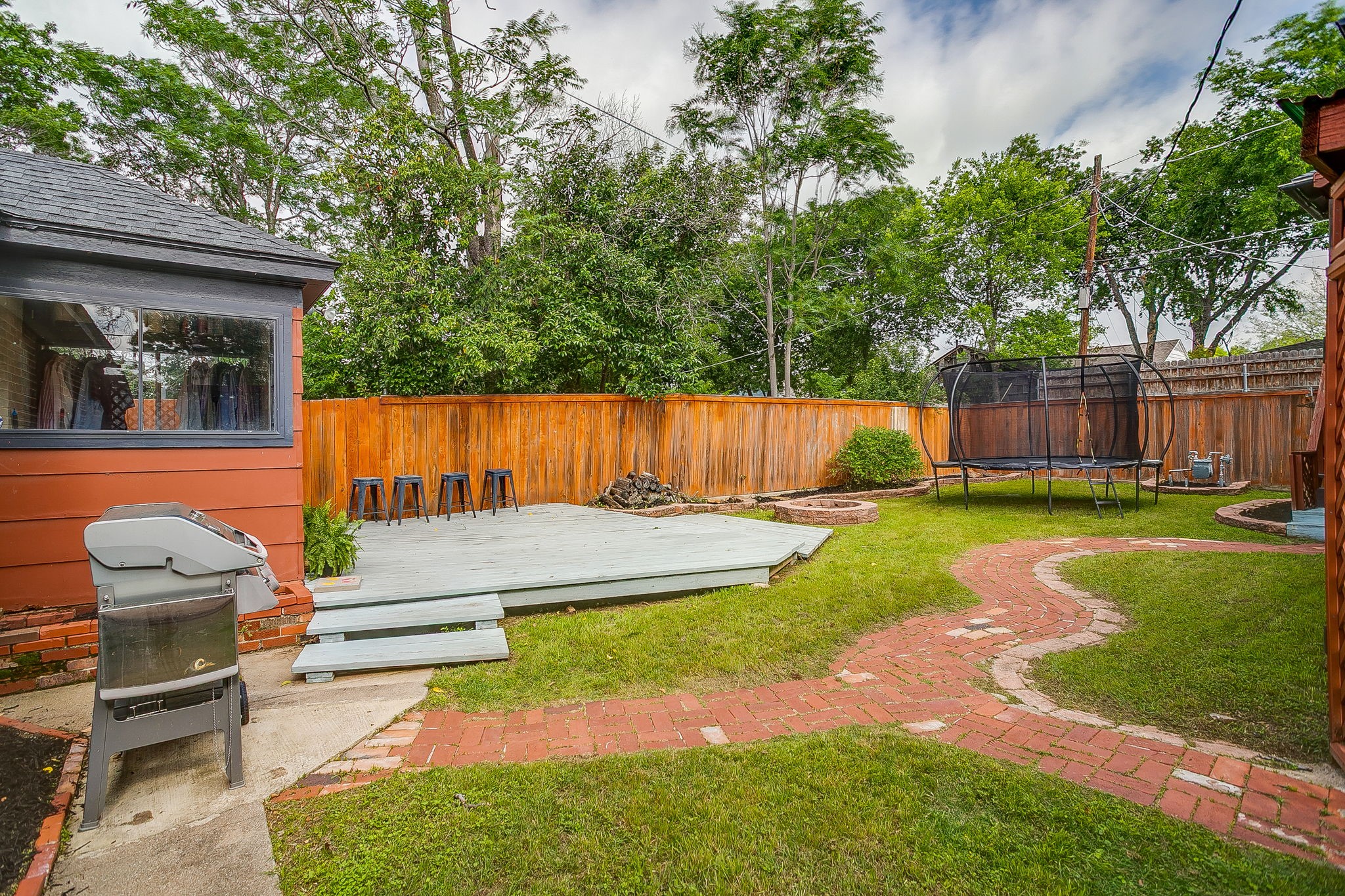 4328 Lovell Avenue