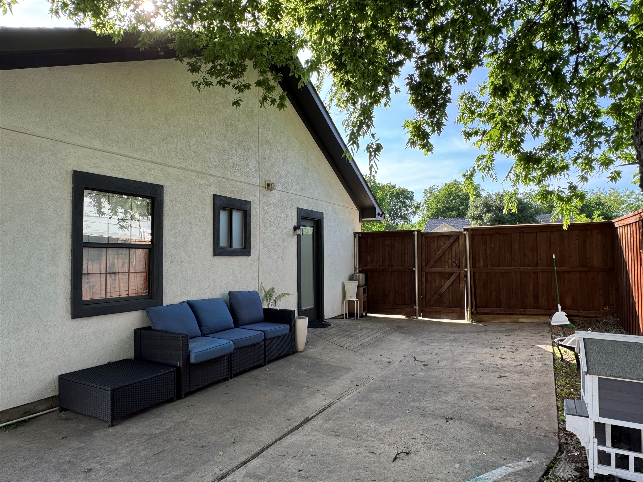 412 Willowbrook Drive