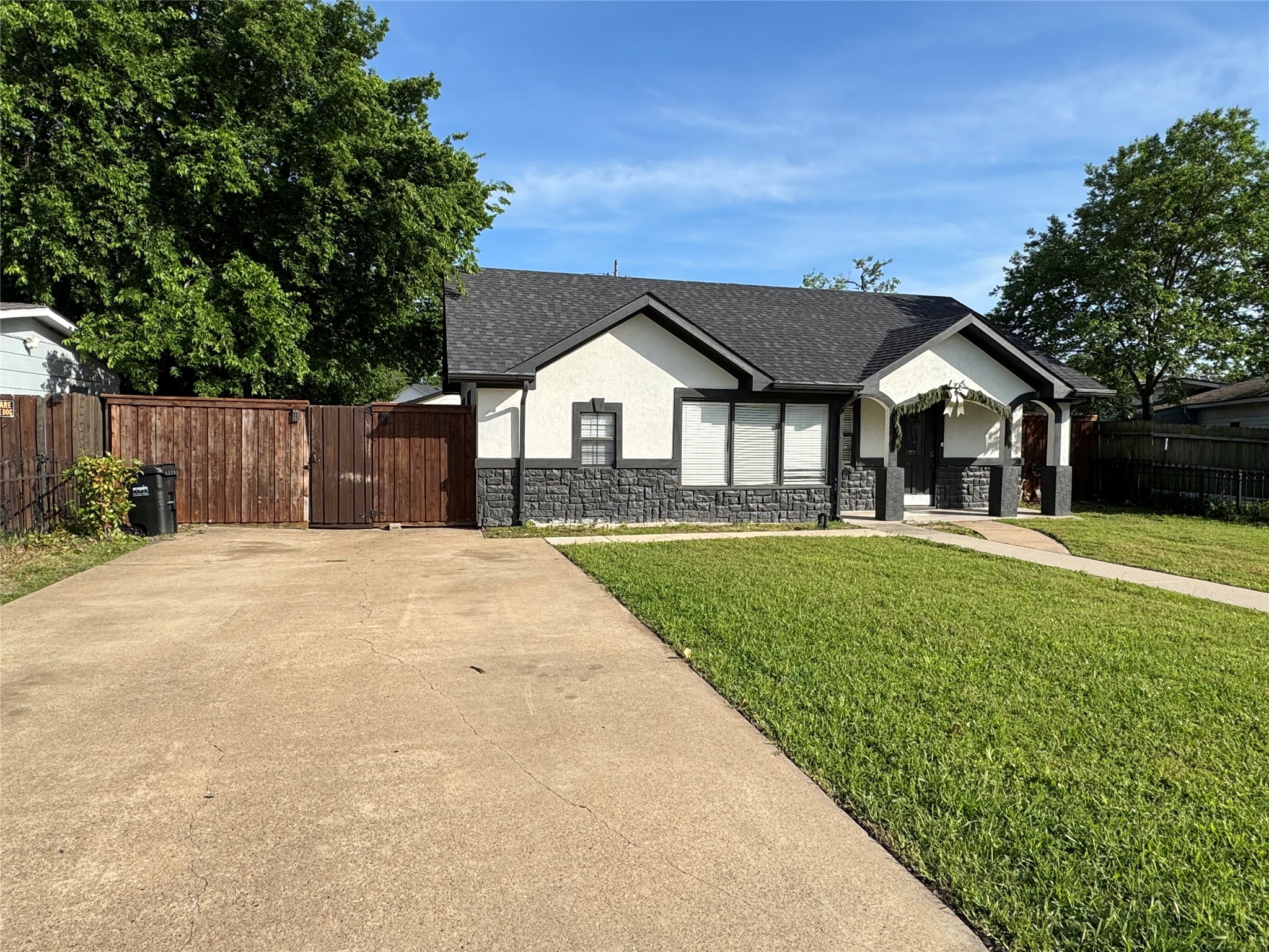 412 Willowbrook Drive