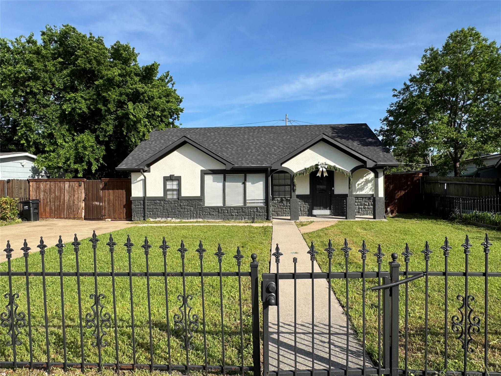 412 Willowbrook Drive