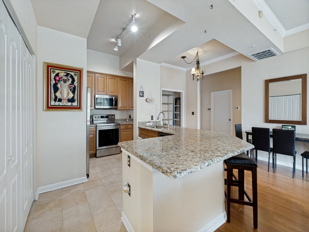 3225 Turtle Creek Boulevard 943