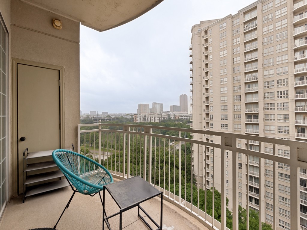 3225 Turtle Creek Boulevard 943