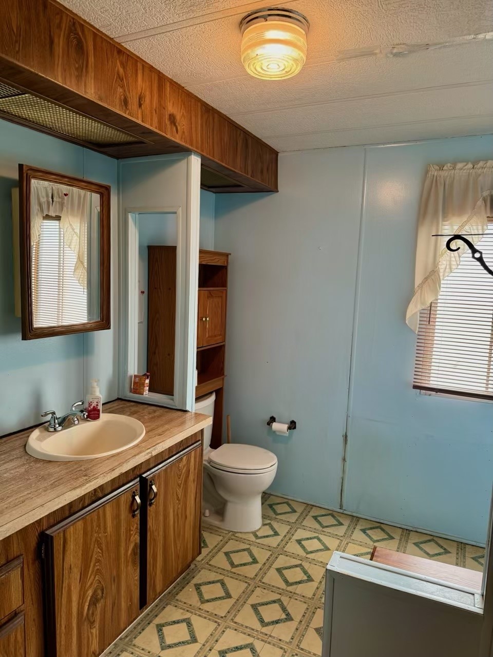 401 Private Road 7837