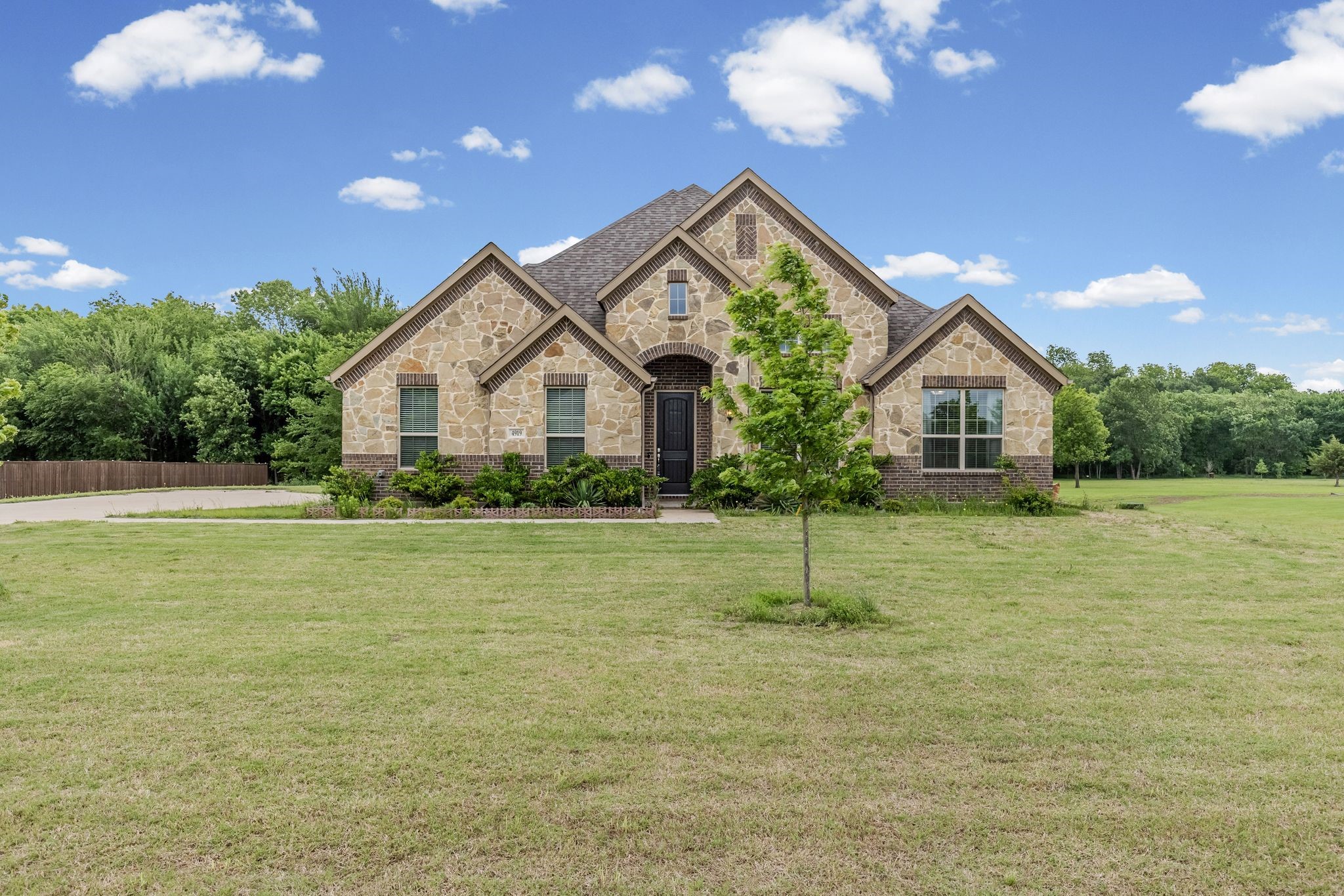 4919 Elizabeth Way