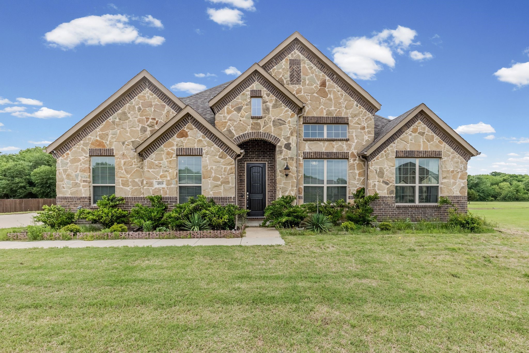 4919 Elizabeth Way