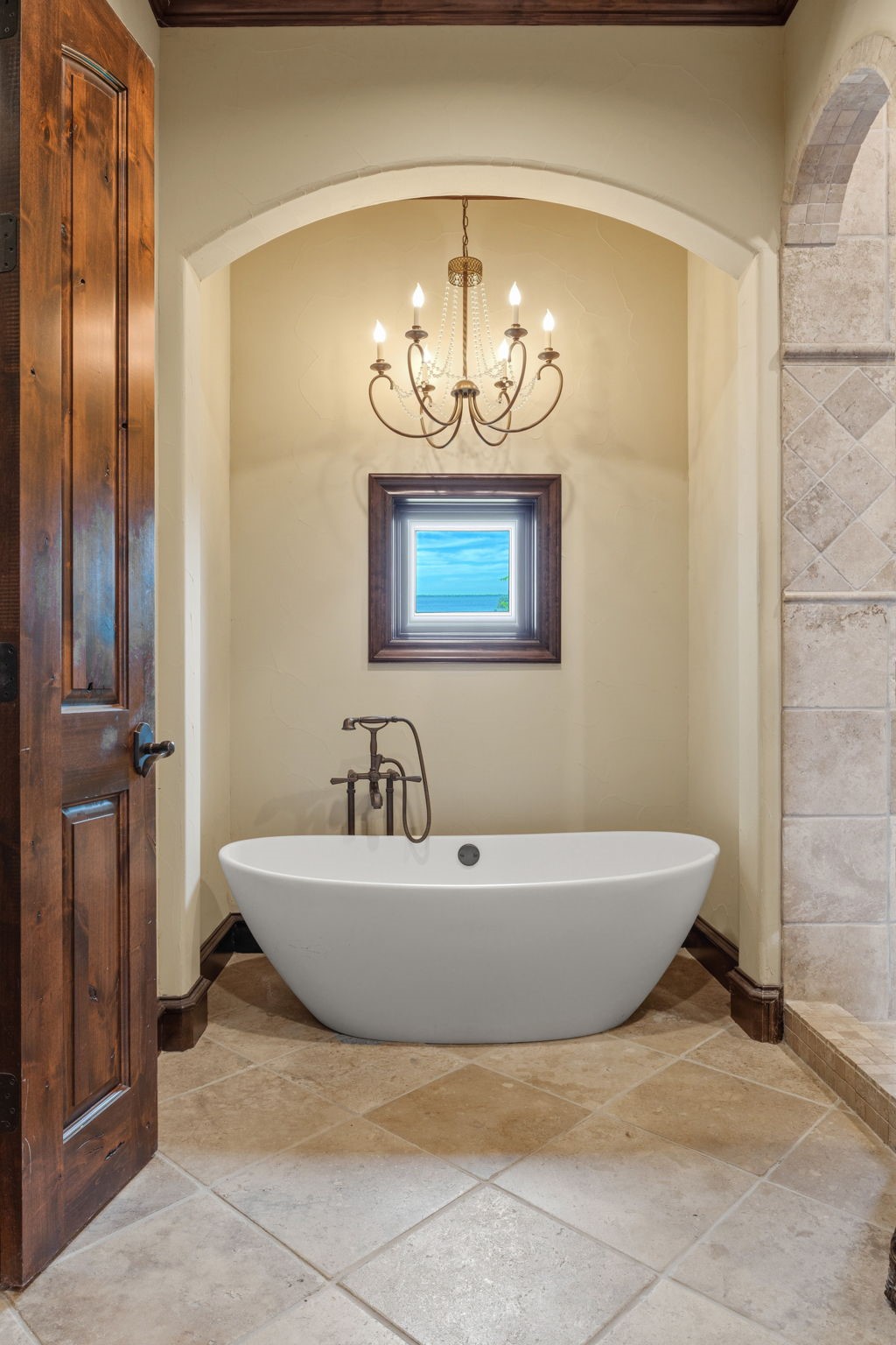 8 Meadowlake Drive