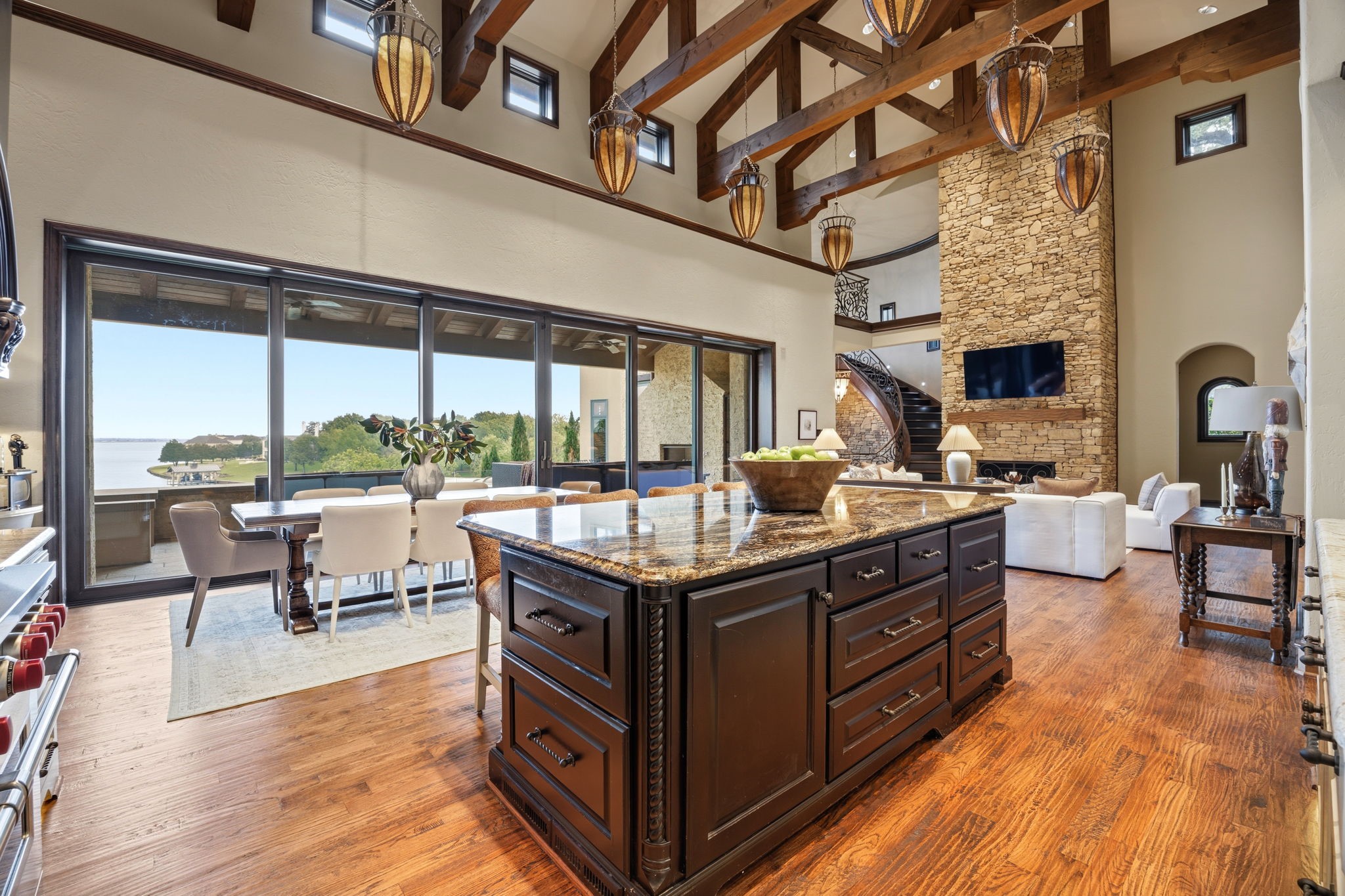 8 Meadowlake Drive