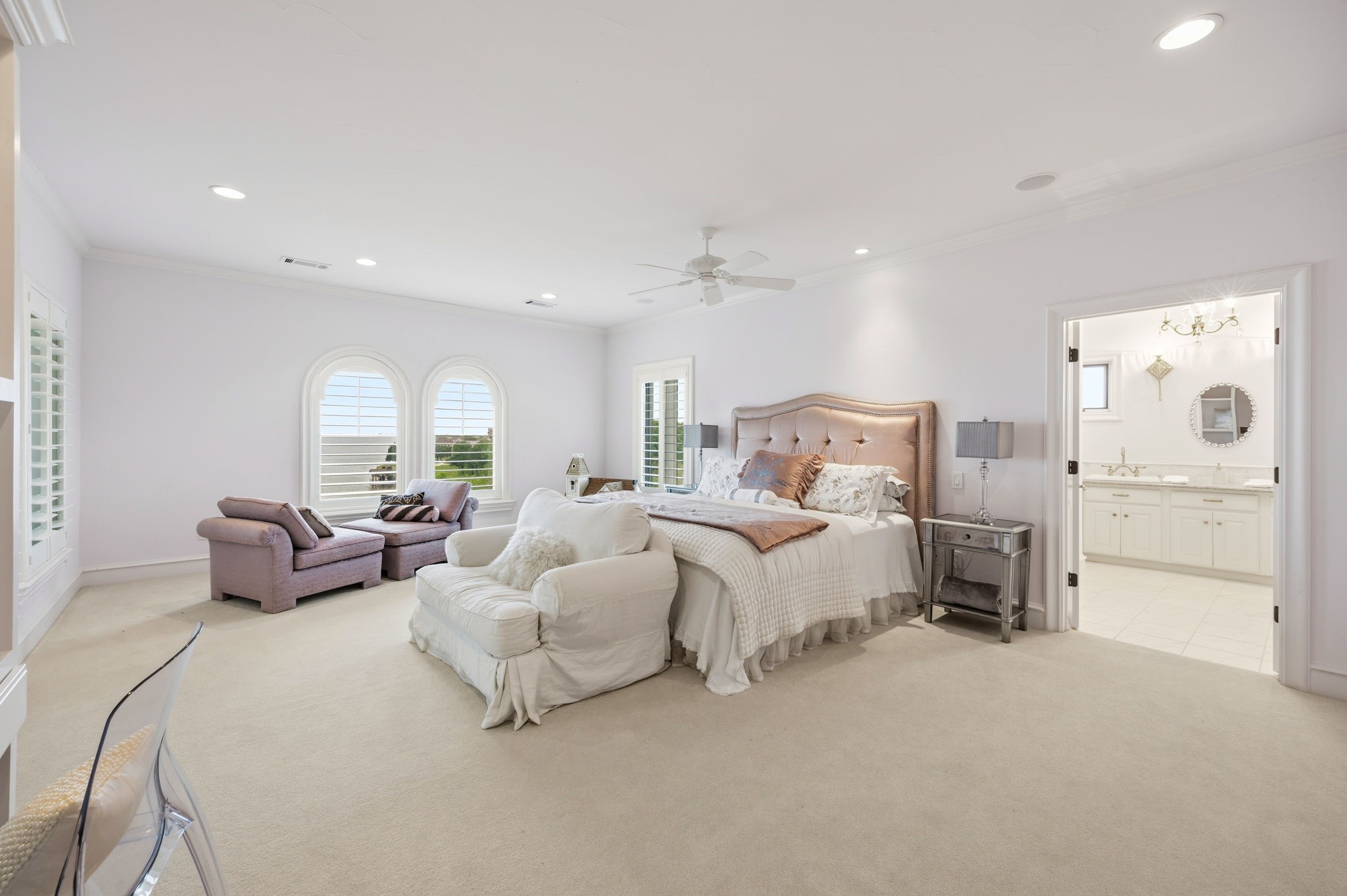 8 Meadowlake Drive