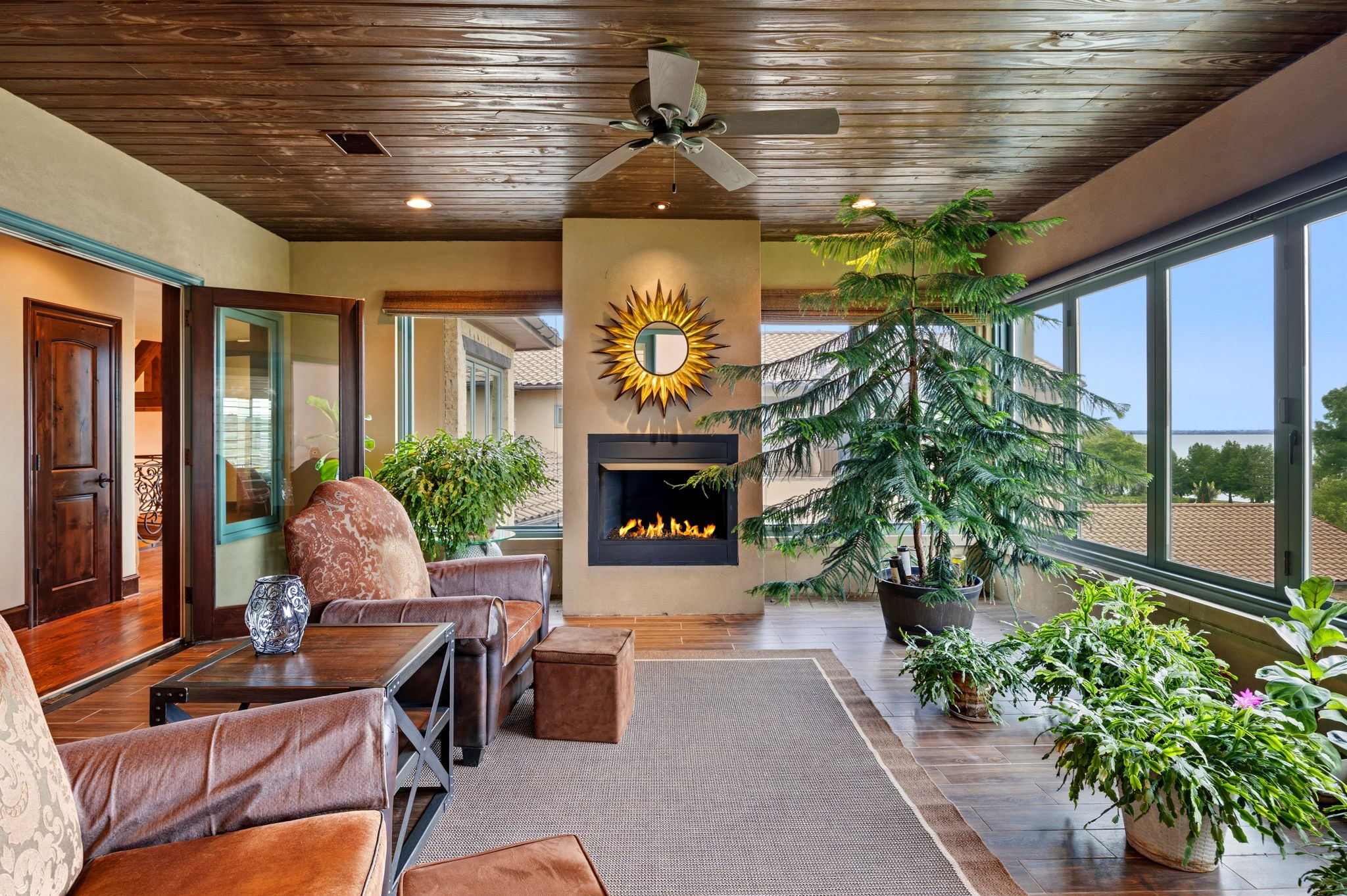 8 Meadowlake Drive