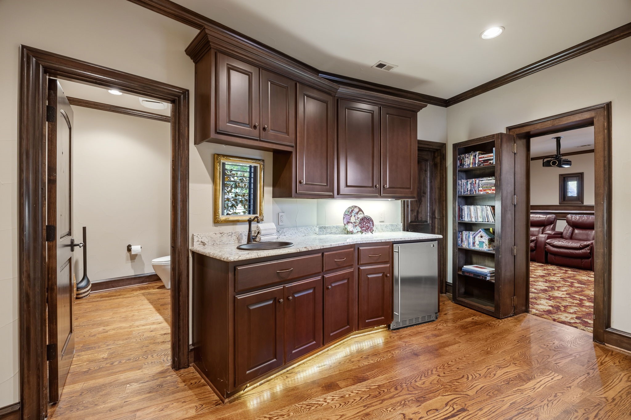 8 Meadowlake Drive