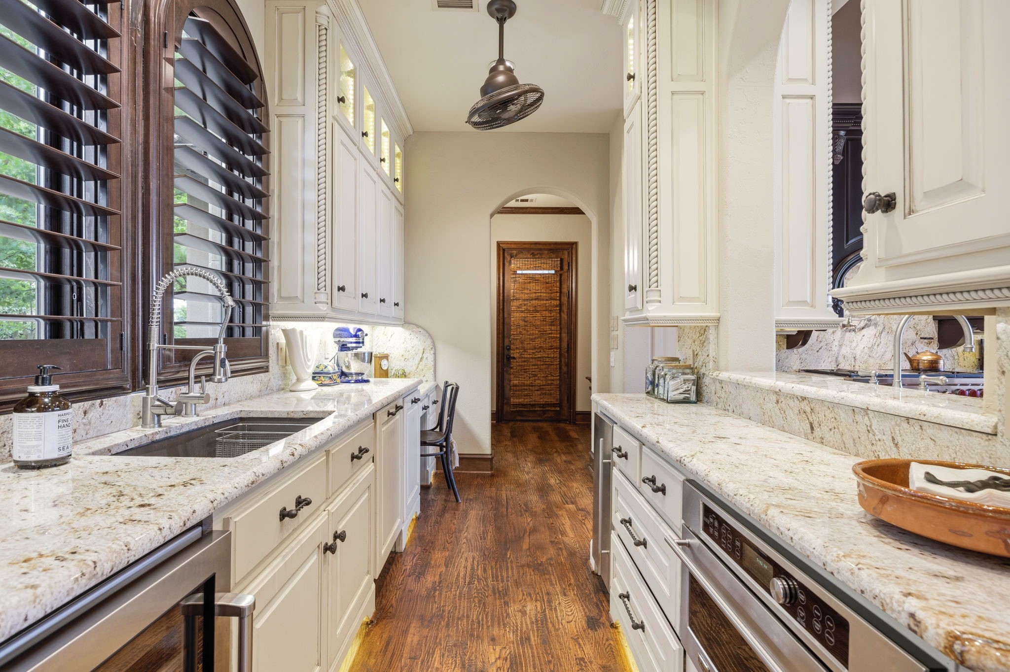 8 Meadowlake Drive