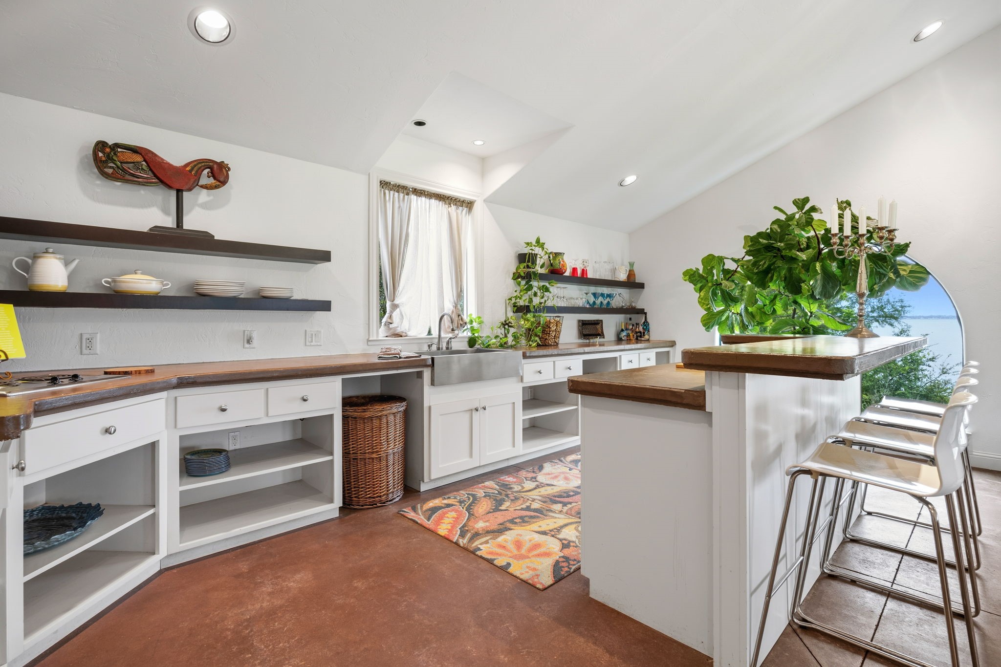 8 Meadowlake Drive