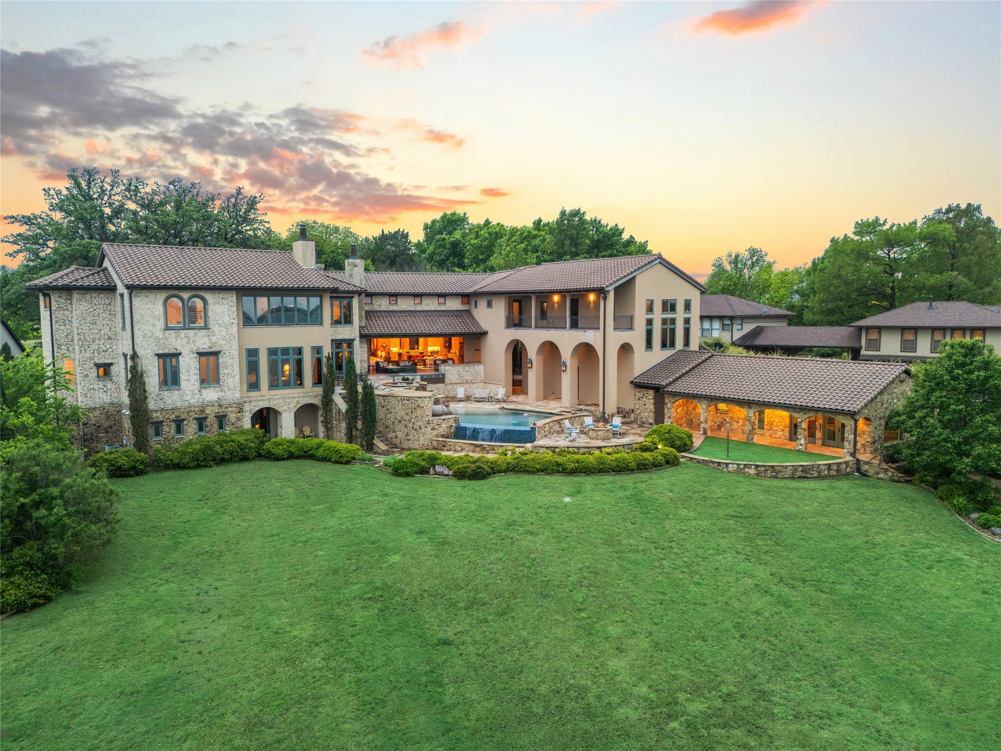 8 Meadowlake Drive