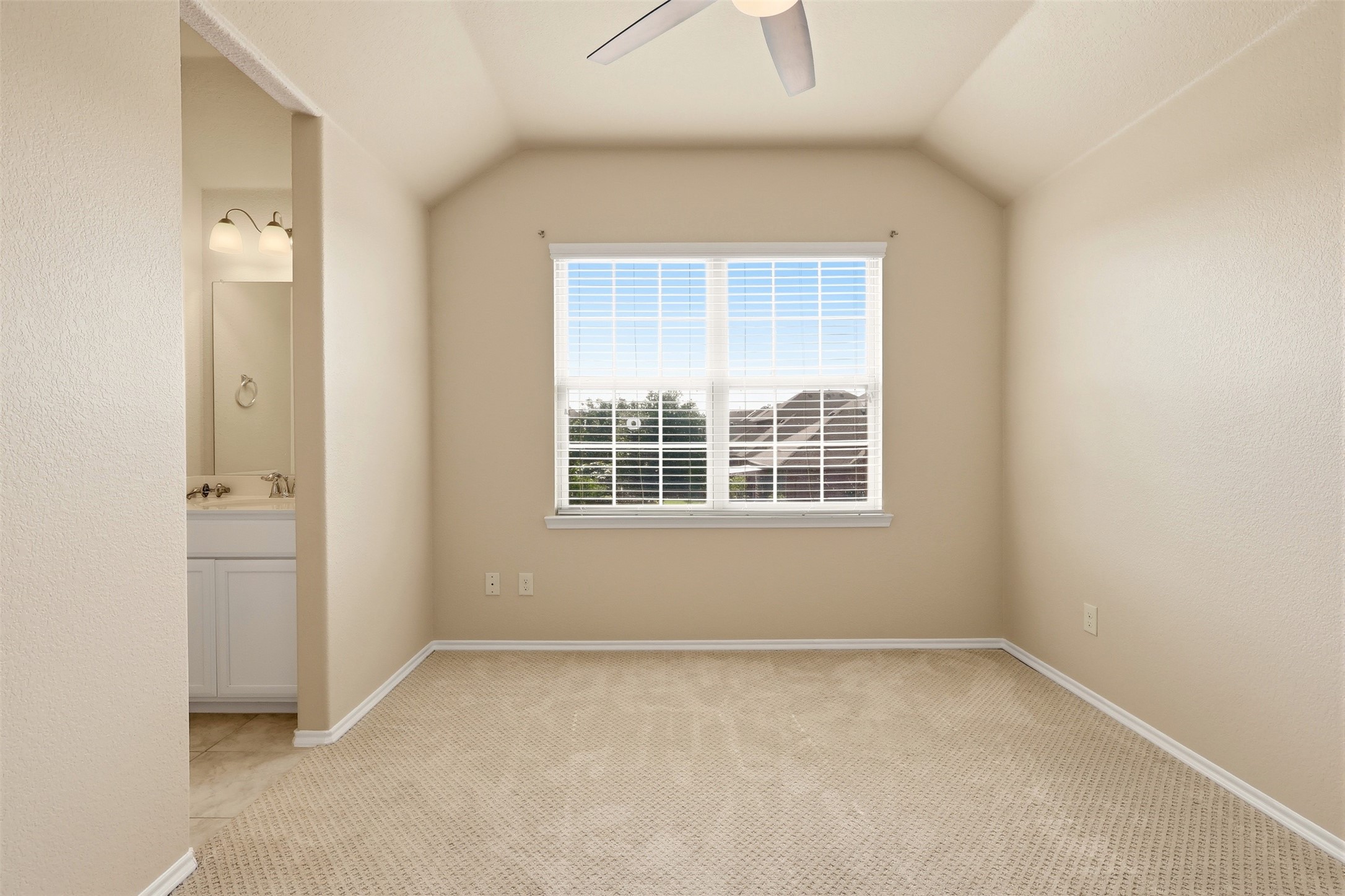 816 Gray Fox Drive