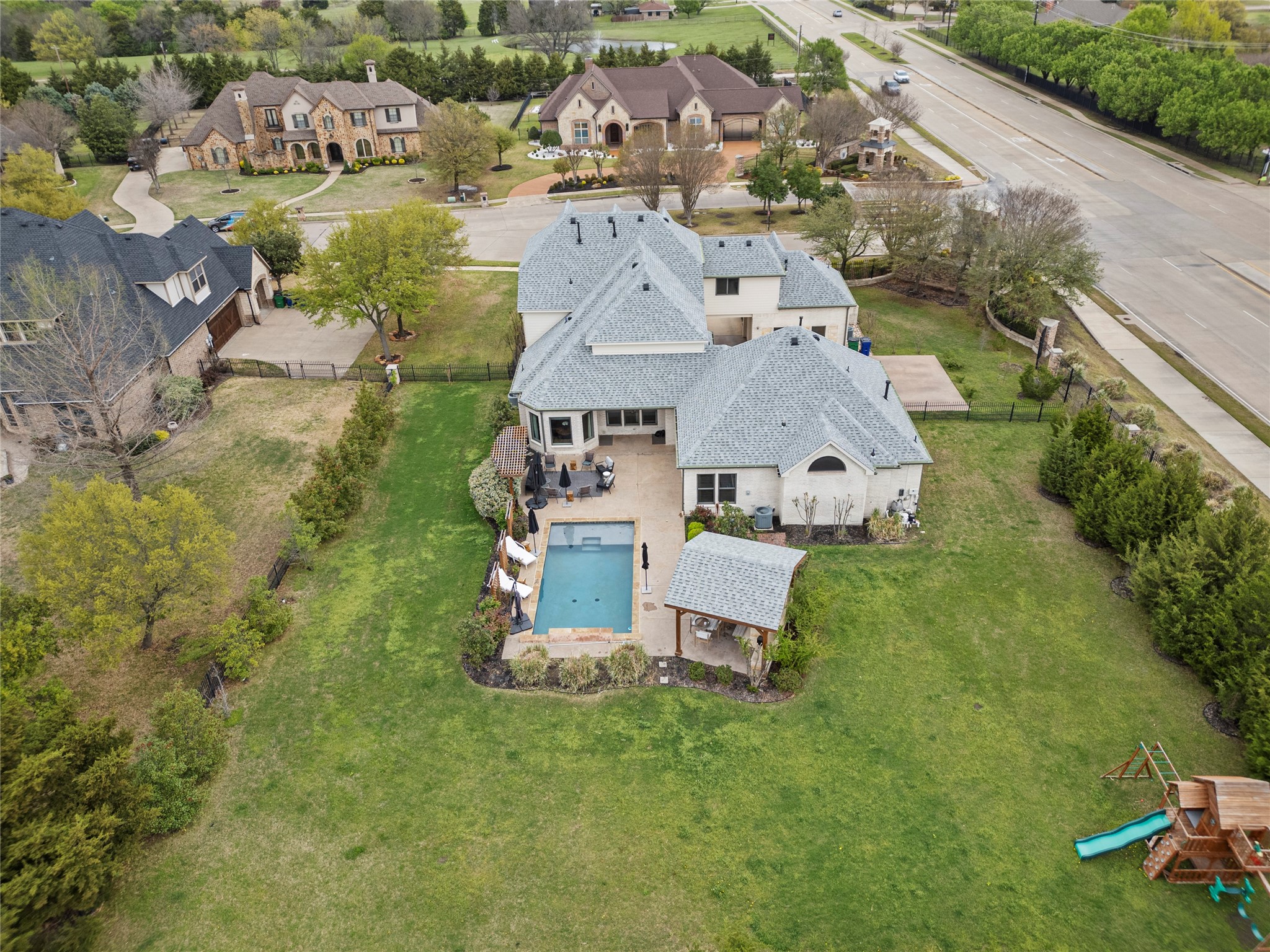 399 Wyndemere Boulevard