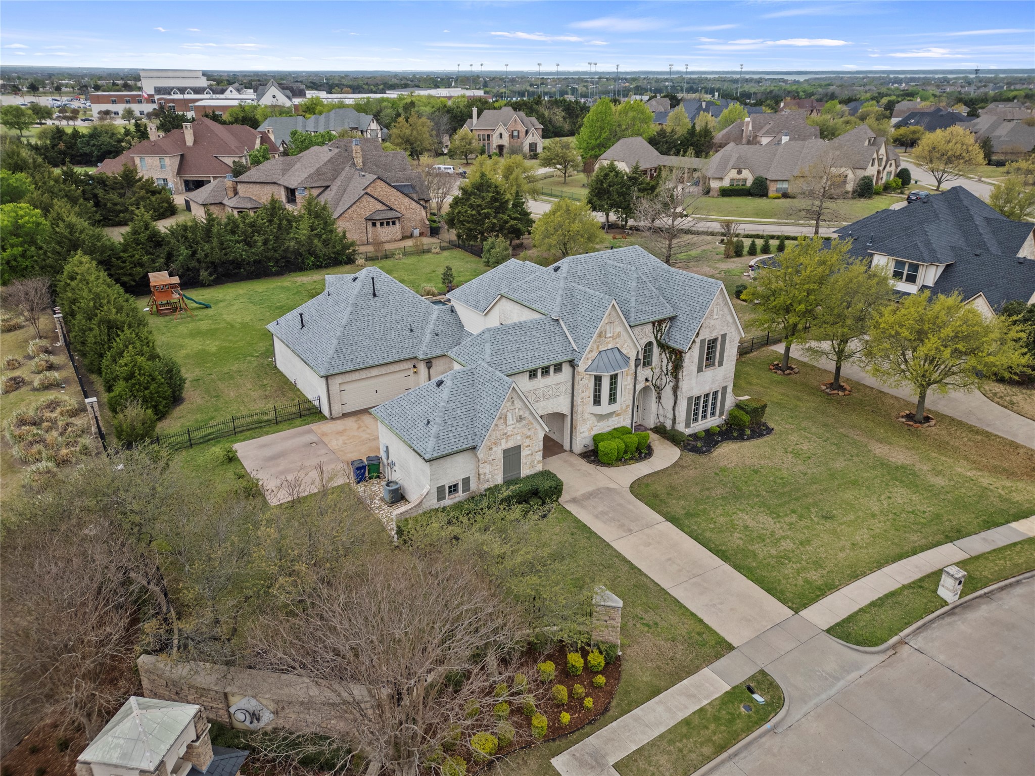 399 Wyndemere Boulevard
