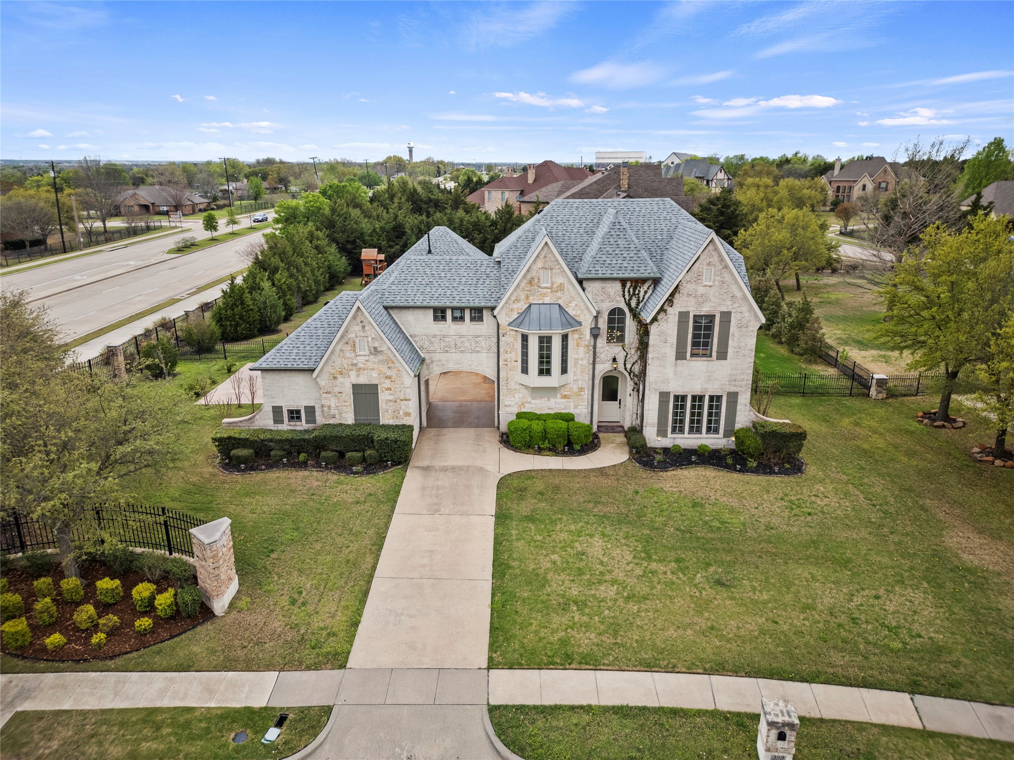 399 Wyndemere Boulevard