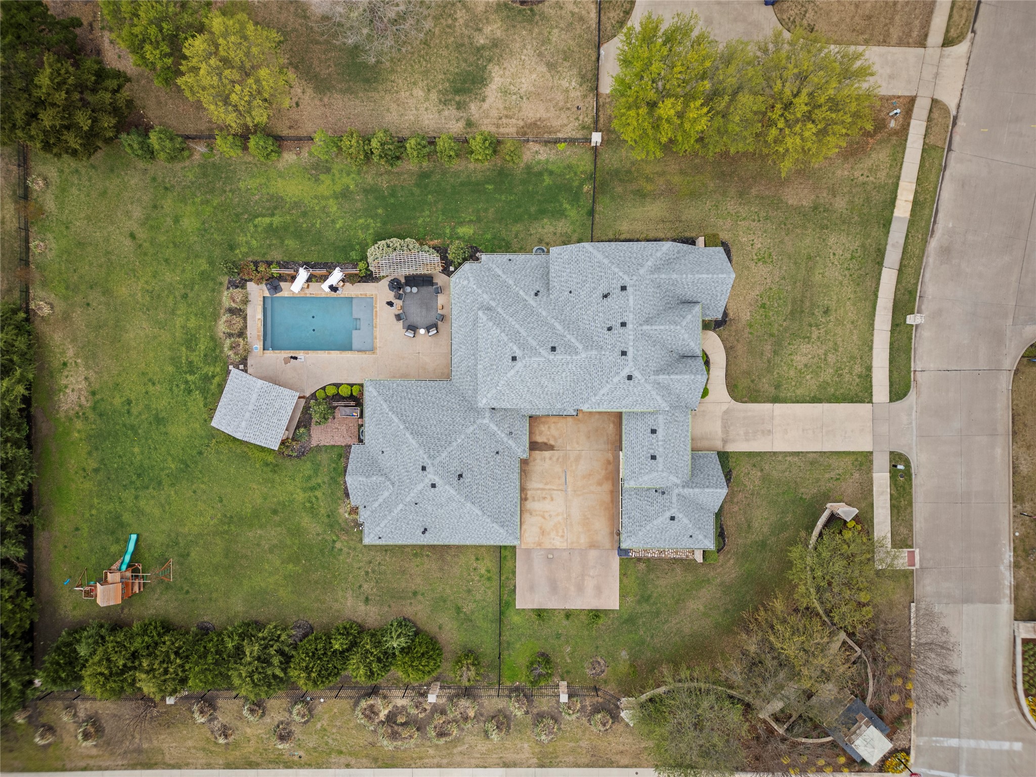 399 Wyndemere Boulevard