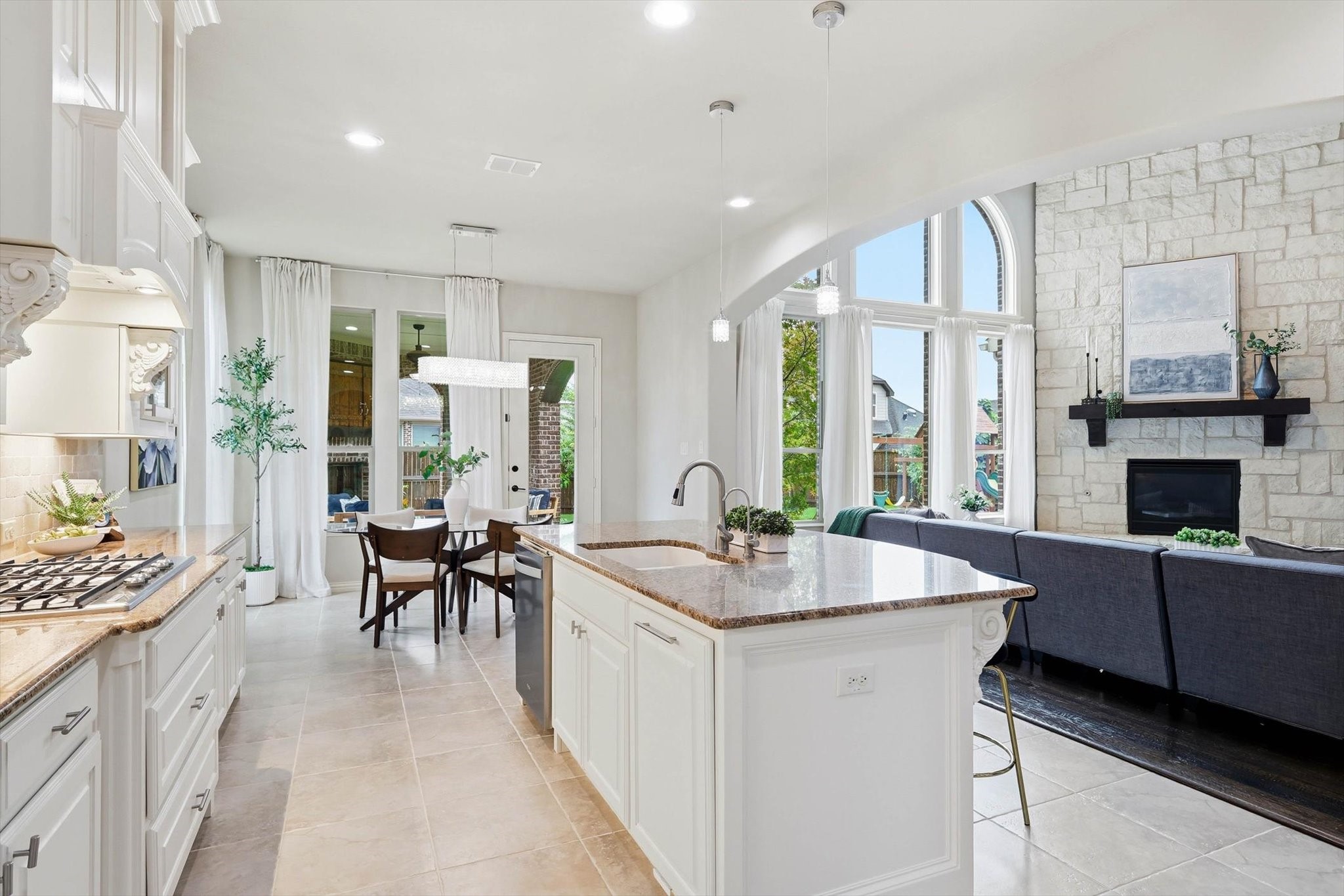 576 Featherstone Drive