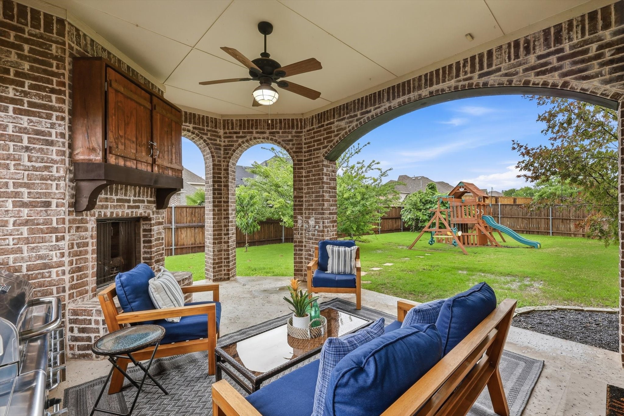 576 Featherstone Drive