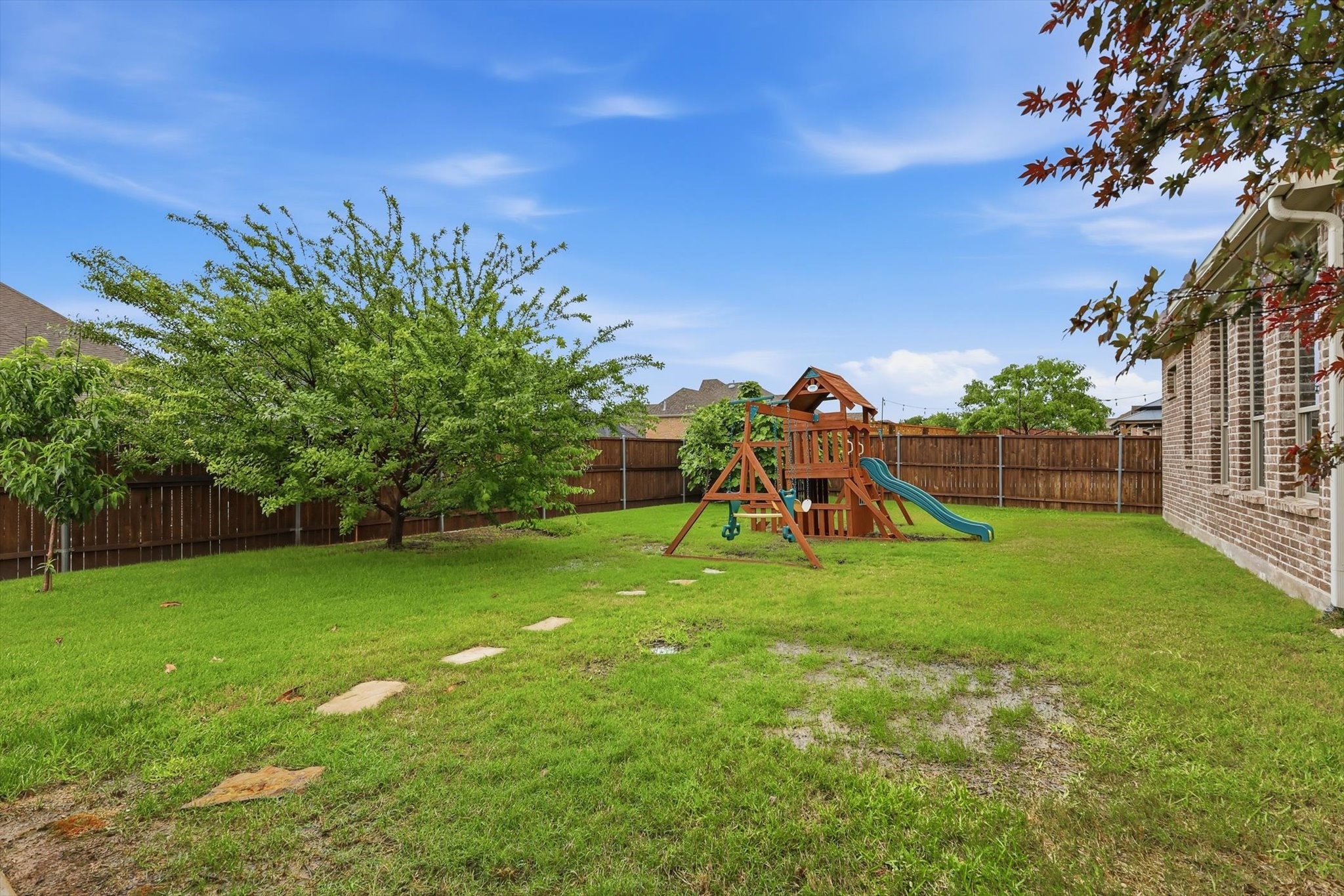 576 Featherstone Drive
