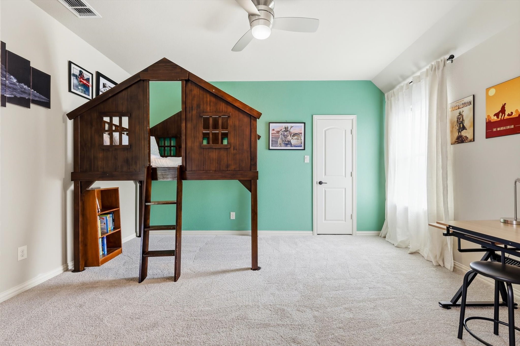 576 Featherstone Drive