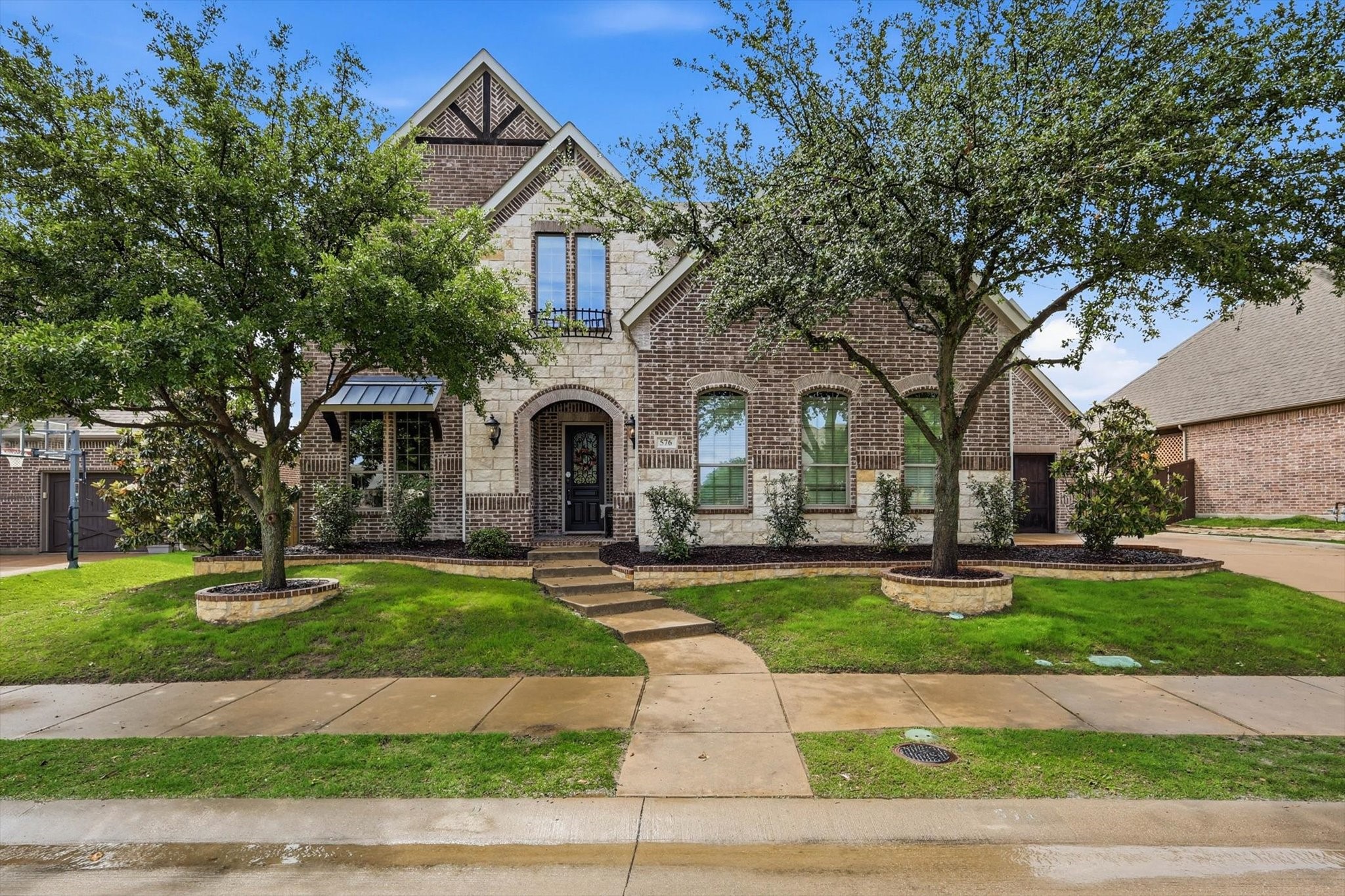 576 Featherstone Drive
