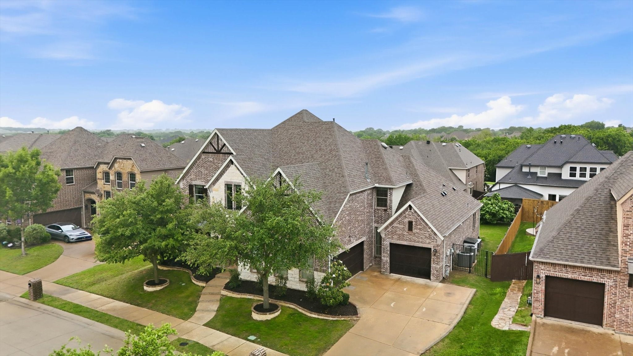 576 Featherstone Drive