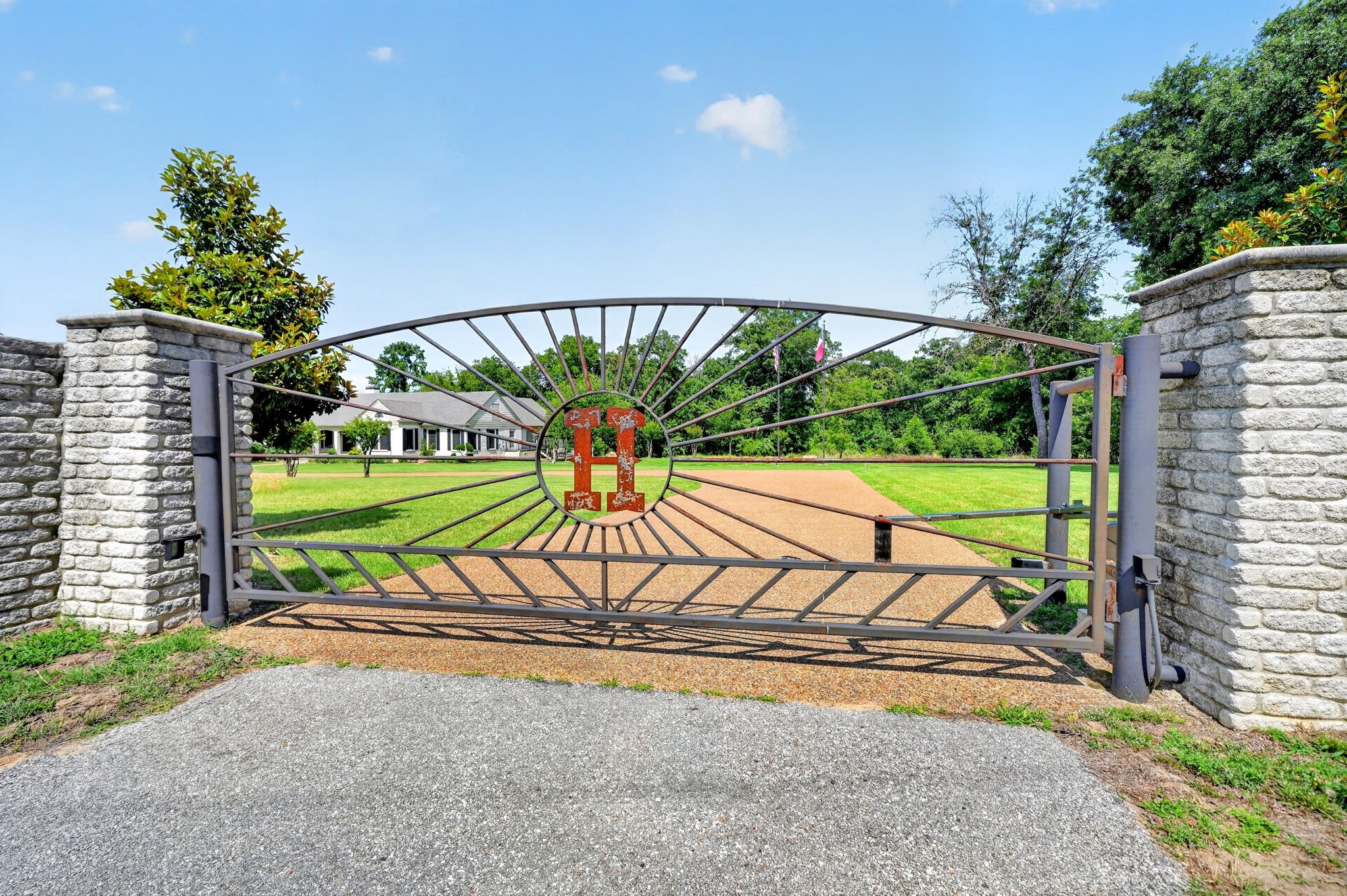 1901 Rose Point