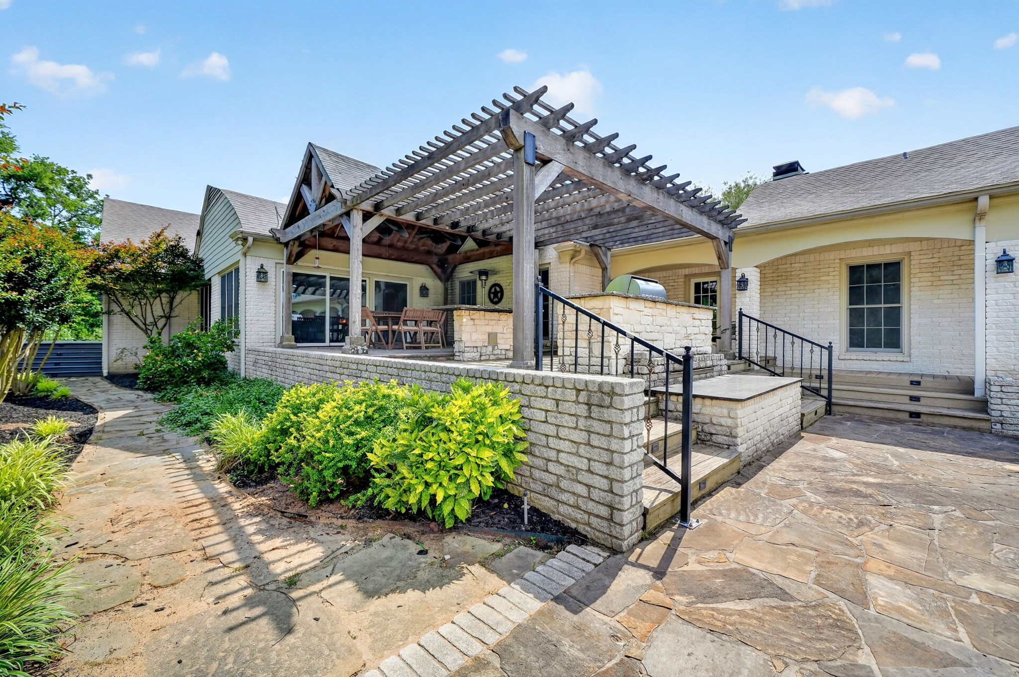 1901 Rose Point