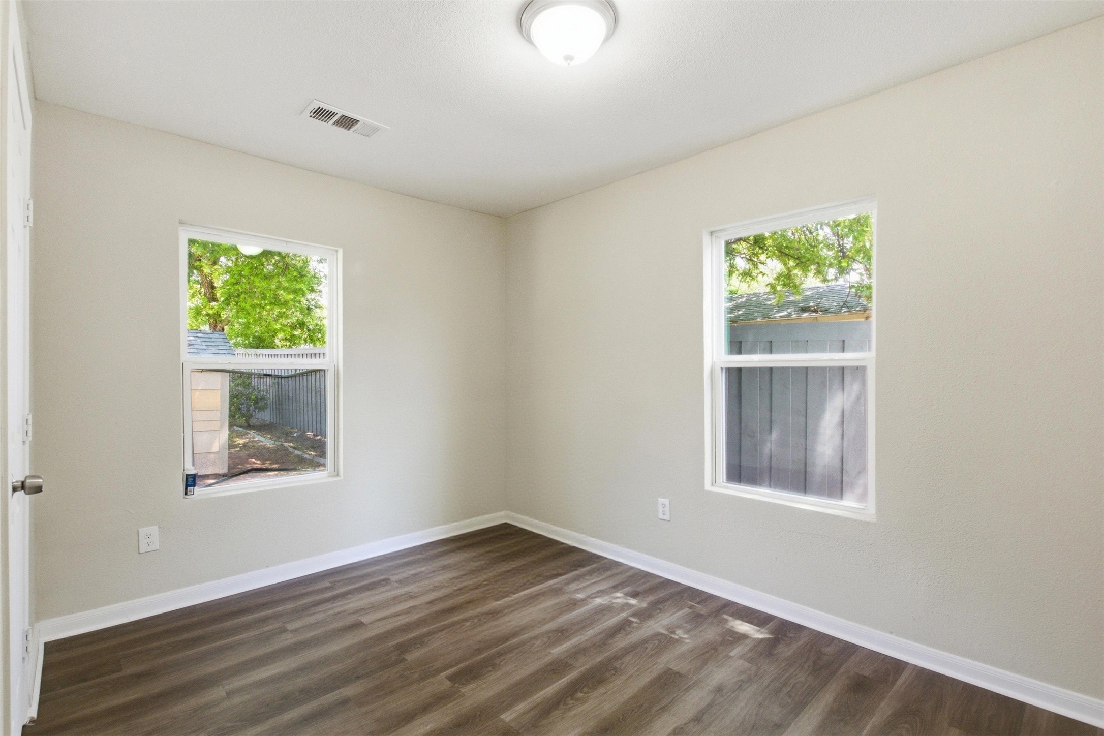 6824 Lakeside Drive