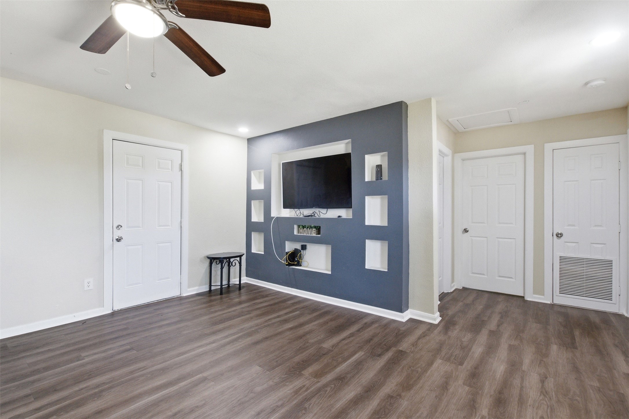 6824 Lakeside Drive