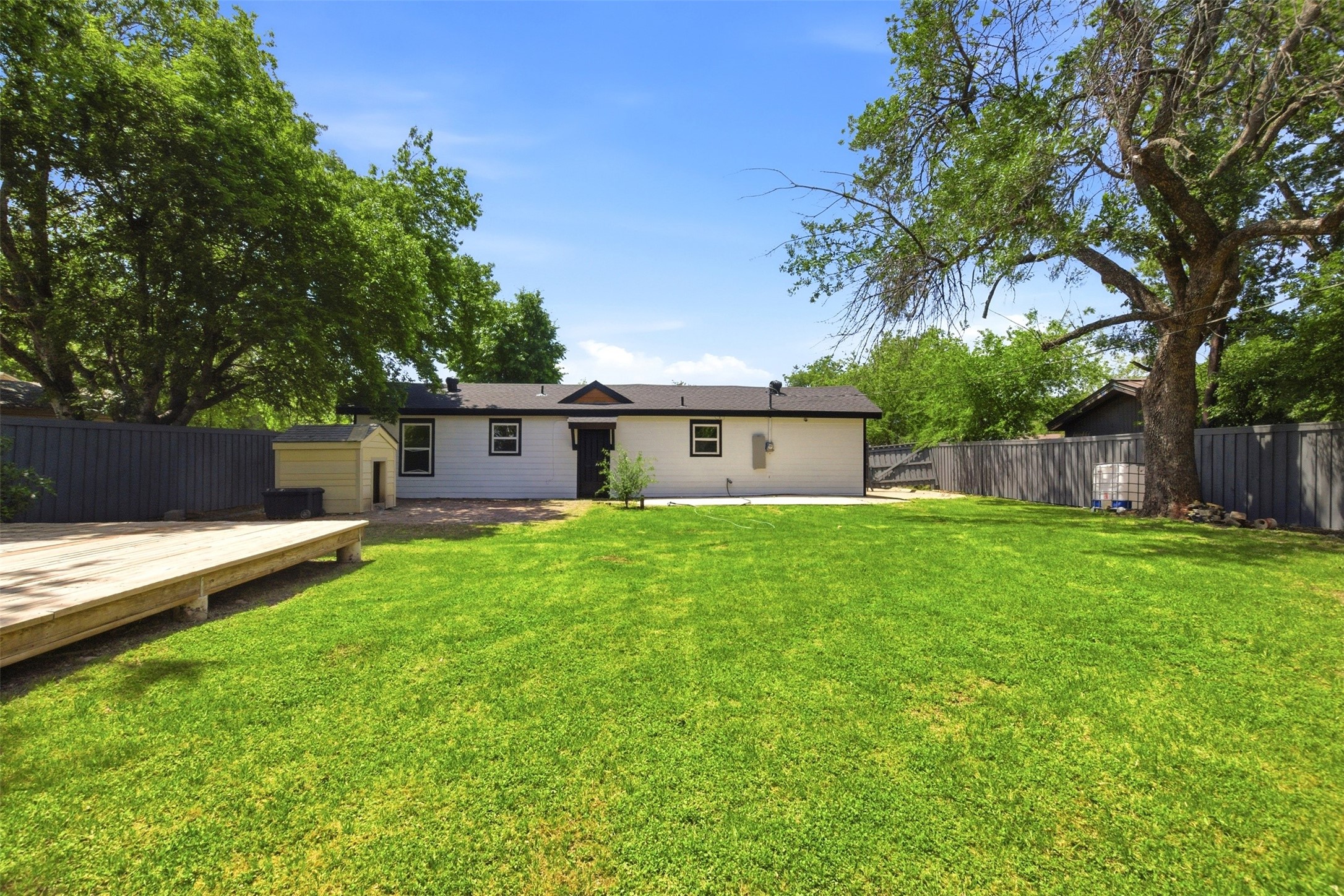 6824 Lakeside Drive