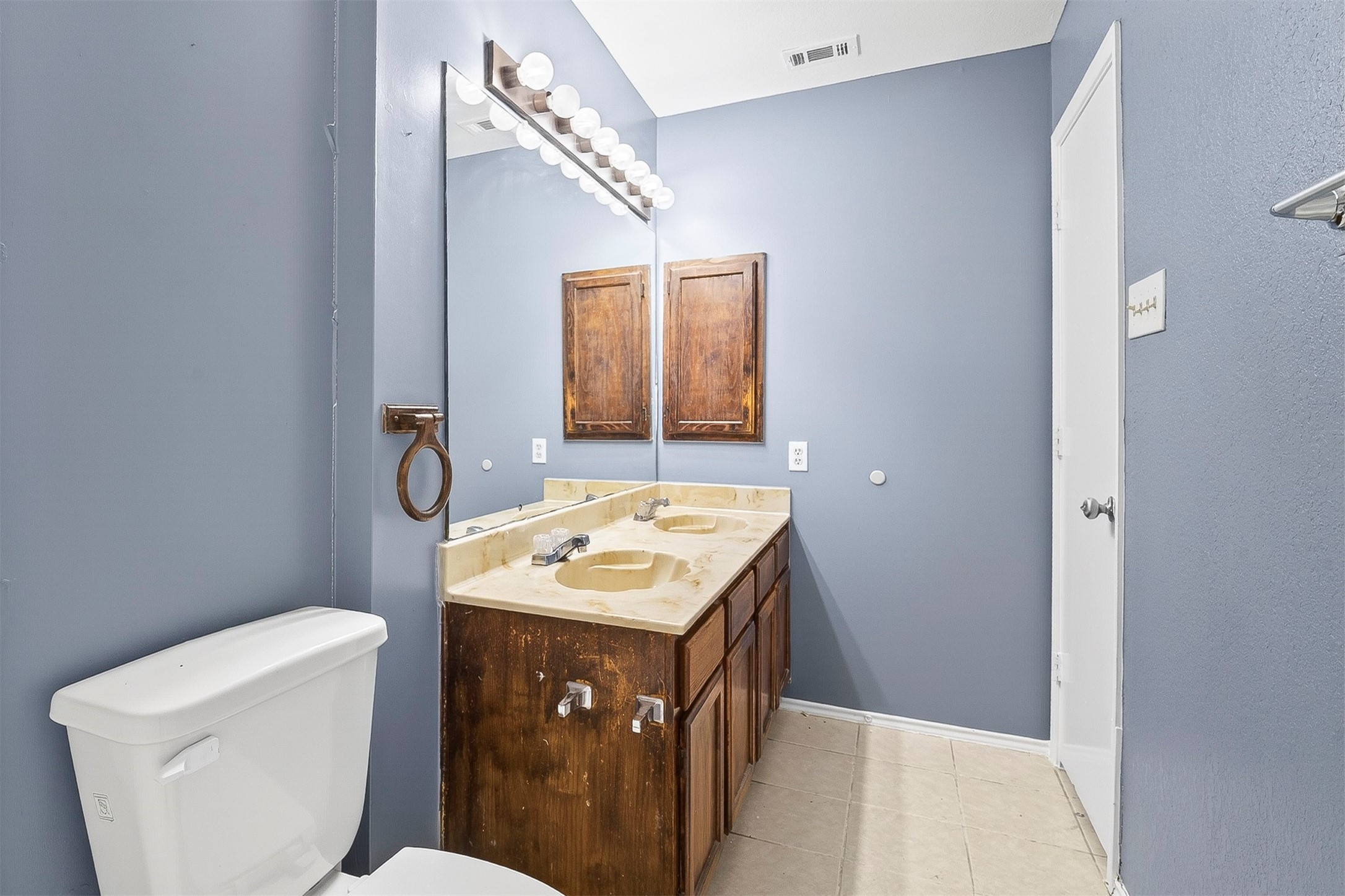 229 Overland Trail