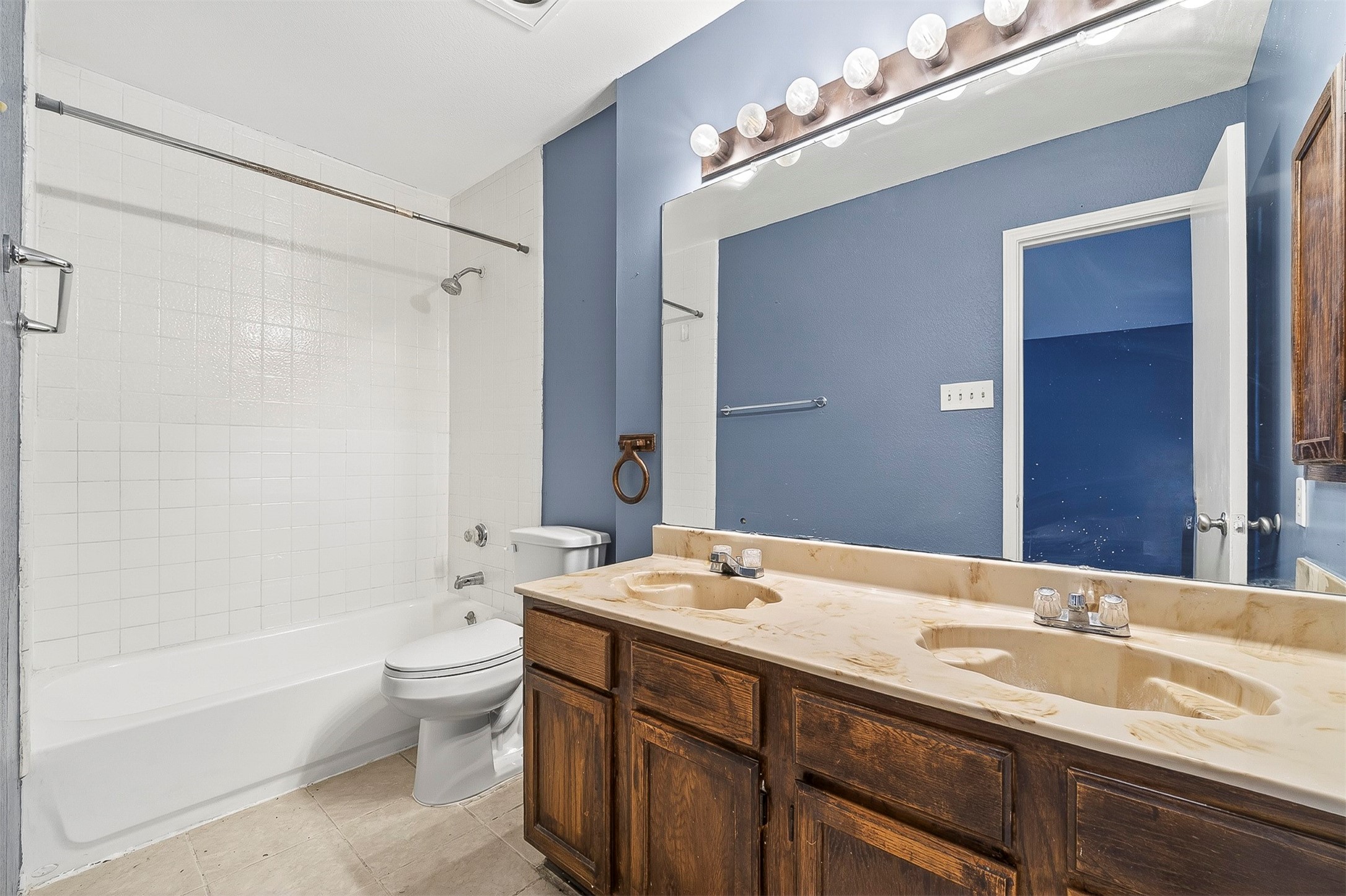 229 Overland Trail