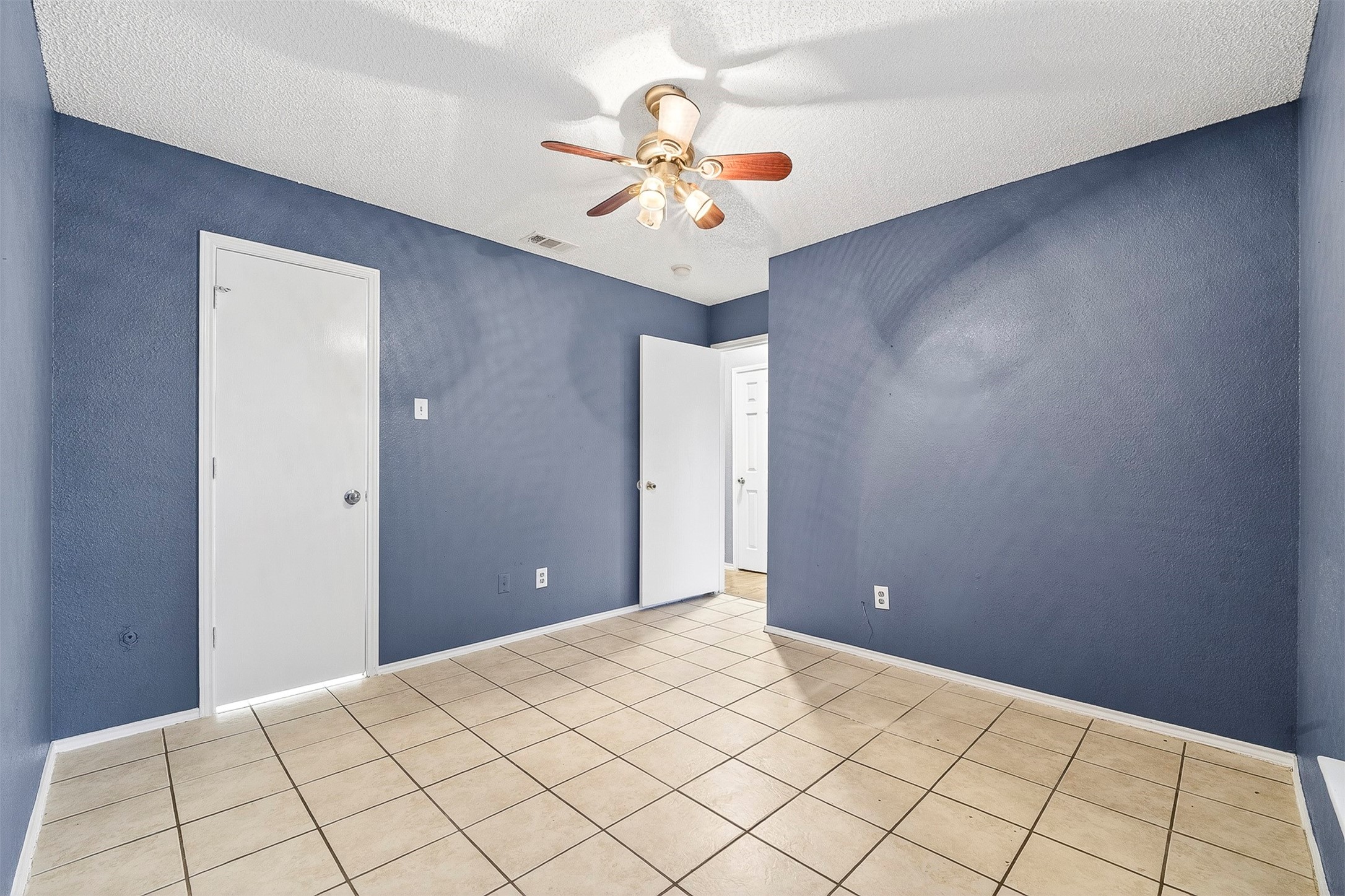 229 Overland Trail