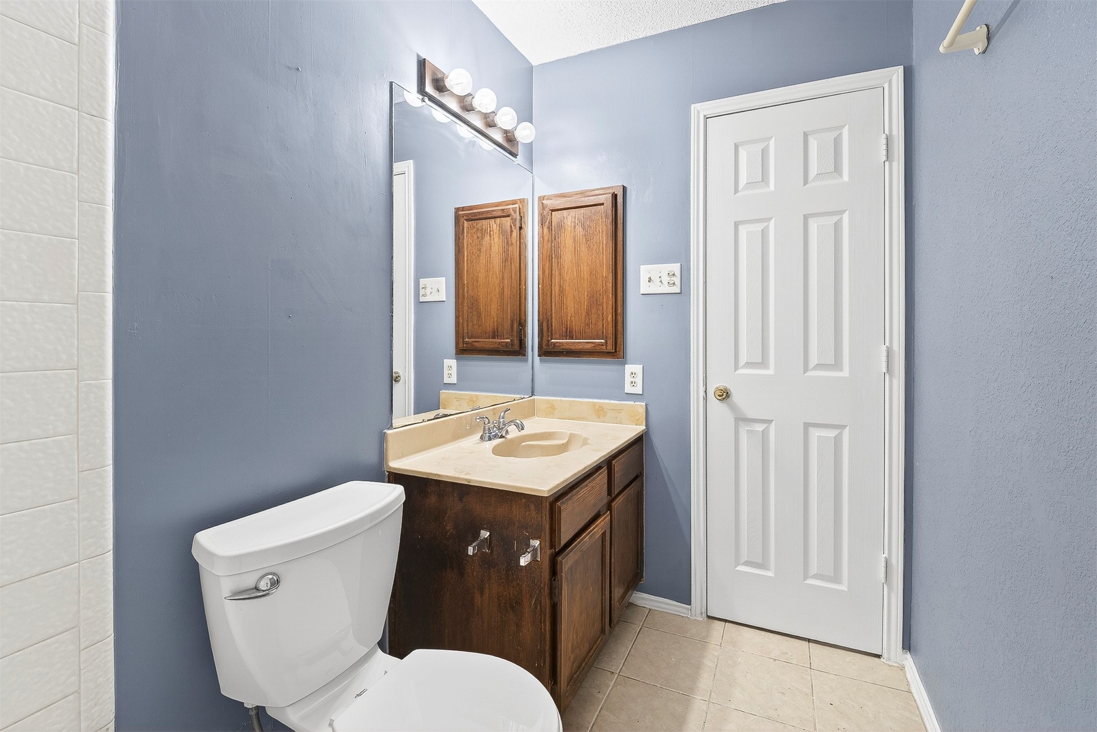 229 Overland Trail