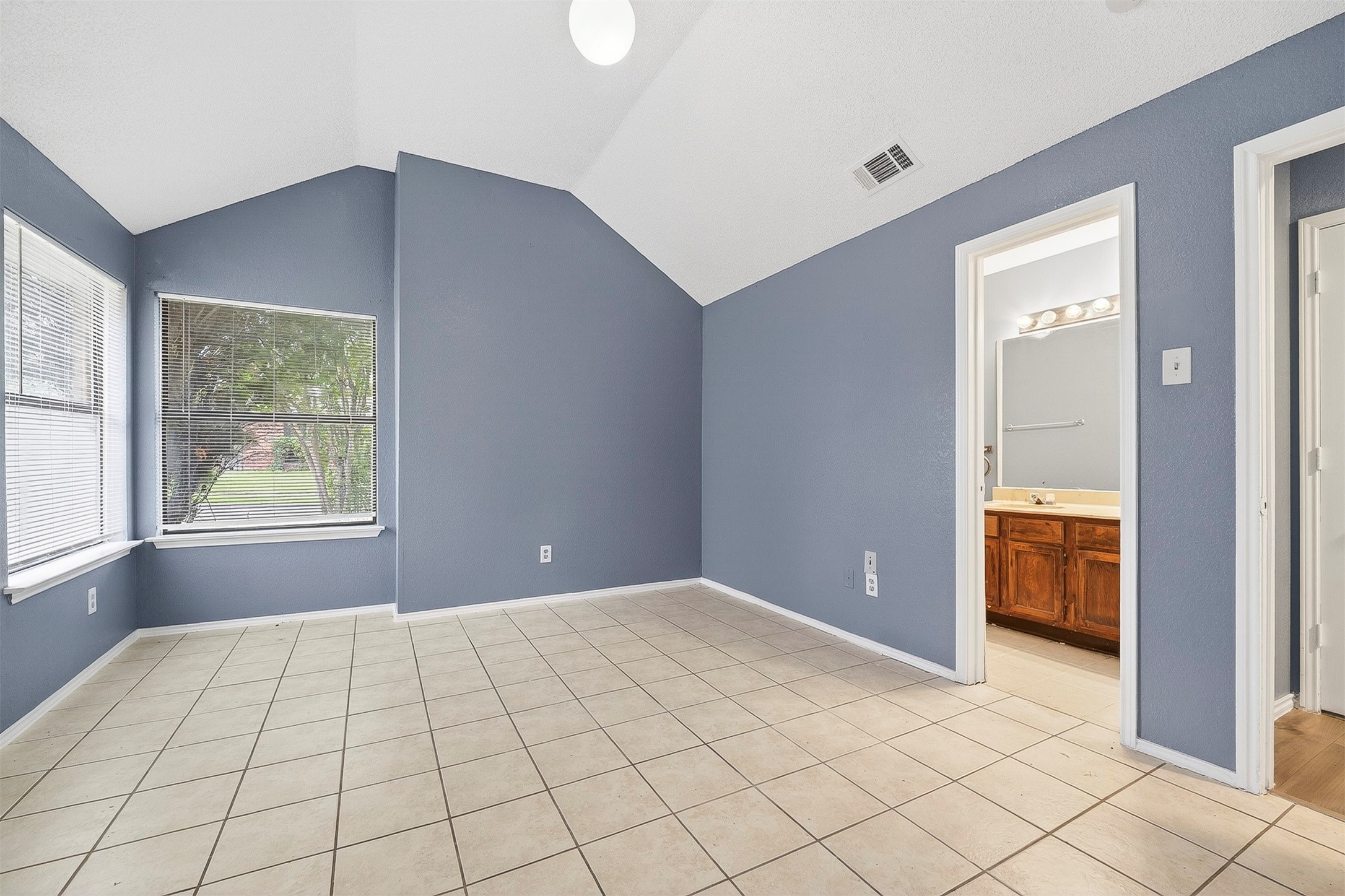 229 Overland Trail
